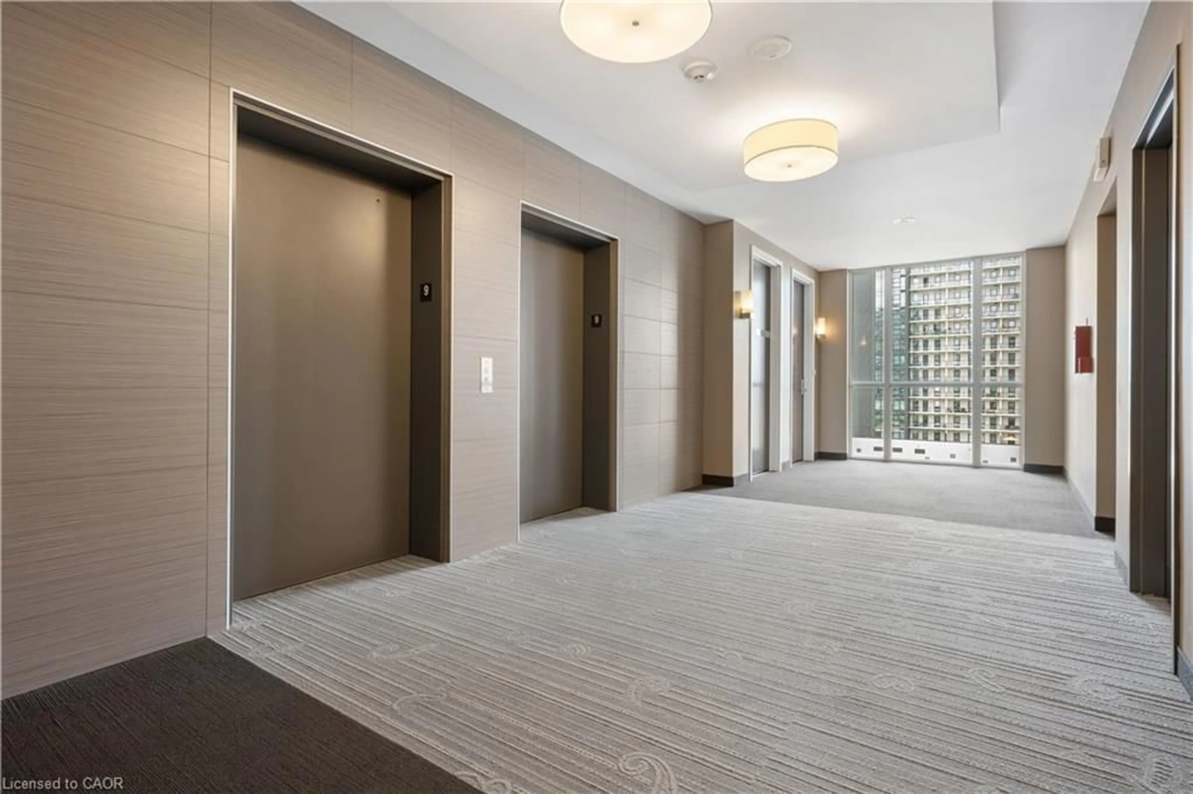 Indoor foyer for 191 King St #906, Waterloo Ontario N2J 1R1