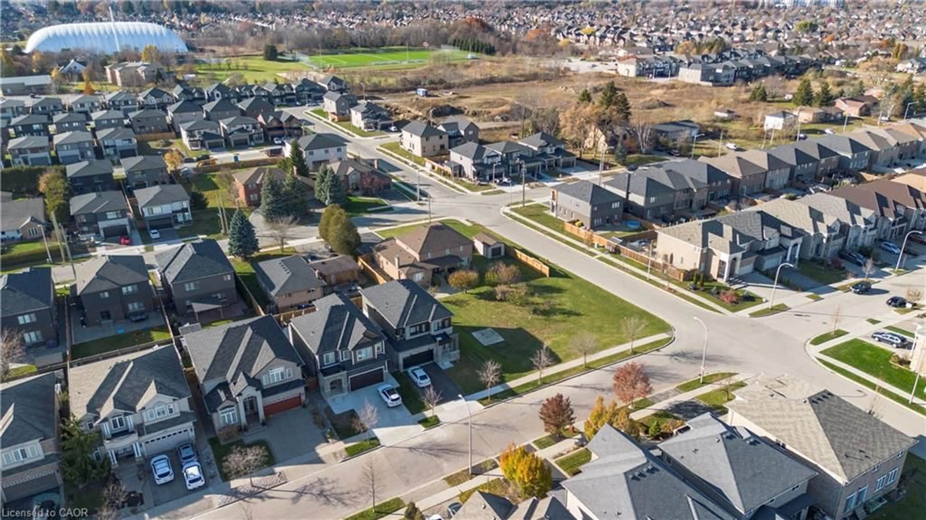 A pic from outside/outdoor area/front of a property/back of a property/a pic from drone, street for LOT 3 Chambers Dr, Ancaster Ontario L9G 3K9