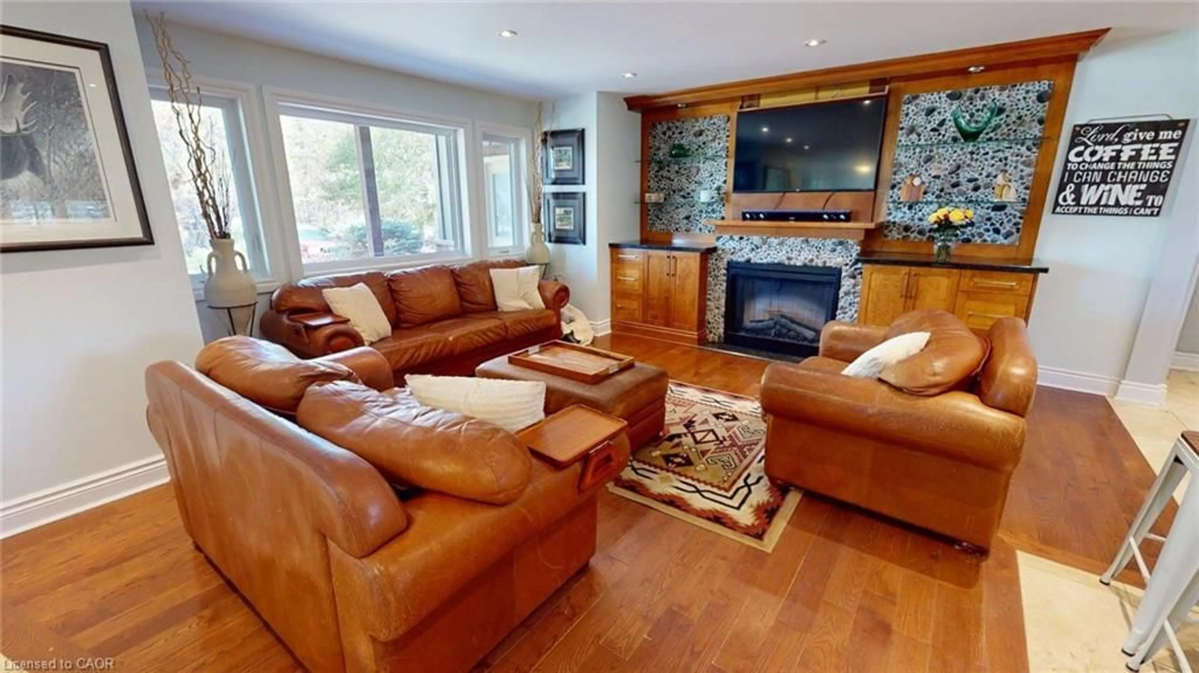 Living room with furniture, unknown for 12860 Regional Road 25, Acton Ontario L7J 2M1