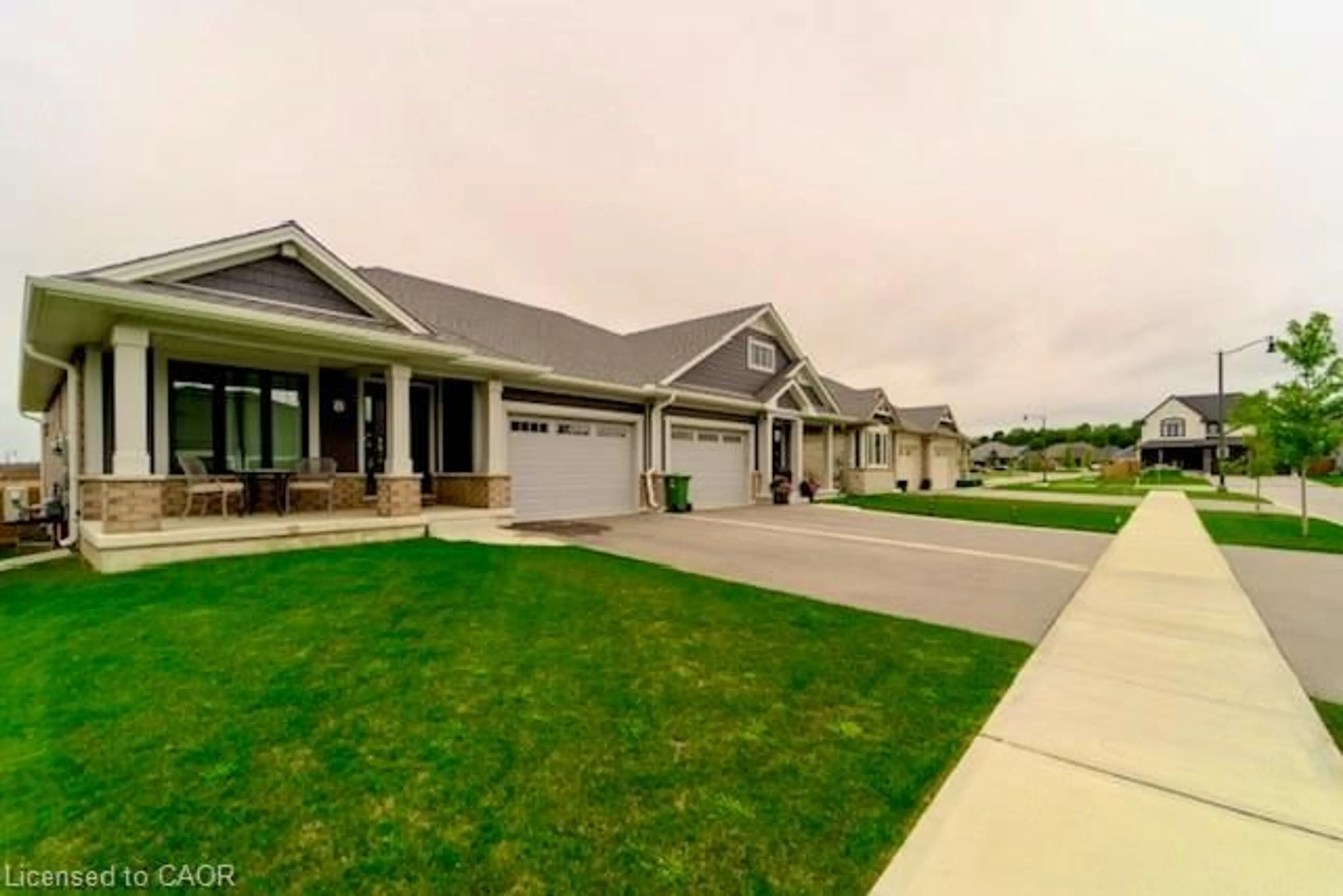 A pic from outside/outdoor area/front of a property/back of a property/a pic from drone, unknown for 8 Harlequin Crt, St. Thomas Ontario N5R 0L5