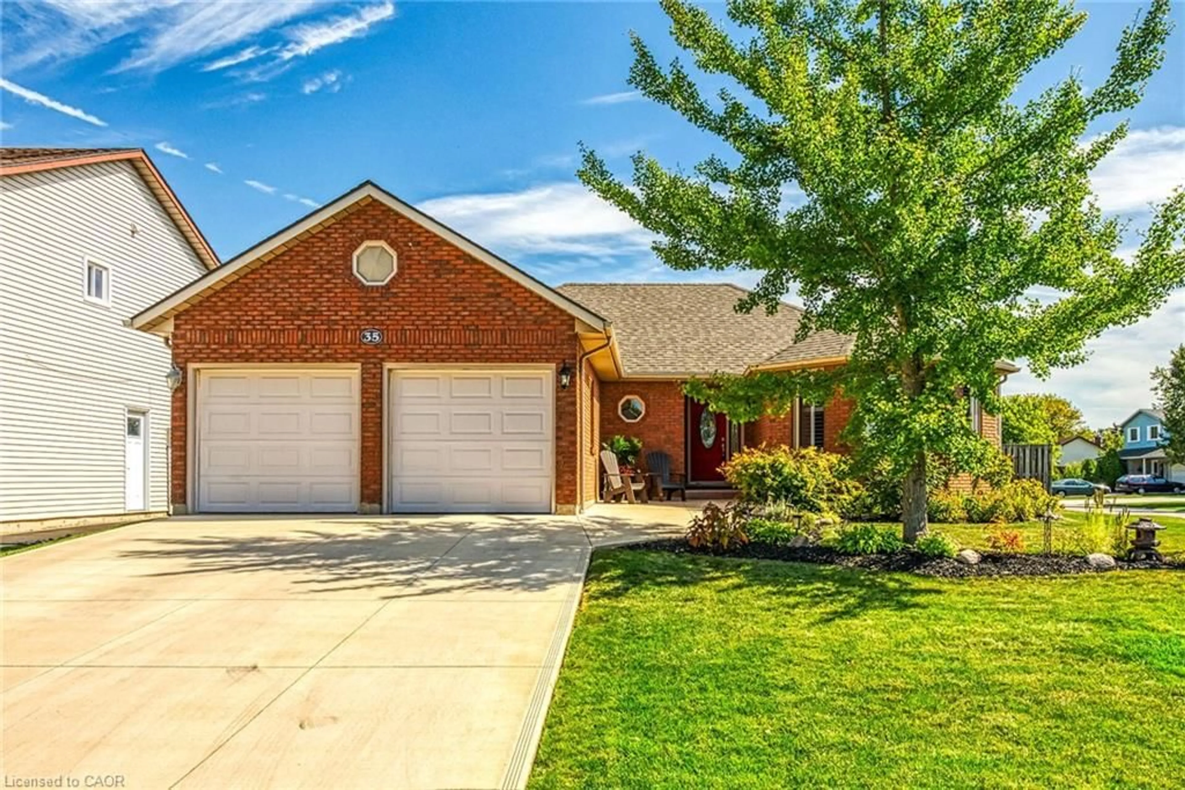 Home with brick exterior material, street for 35 Highland Blvd, Caledonia Ontario N3W 1G6