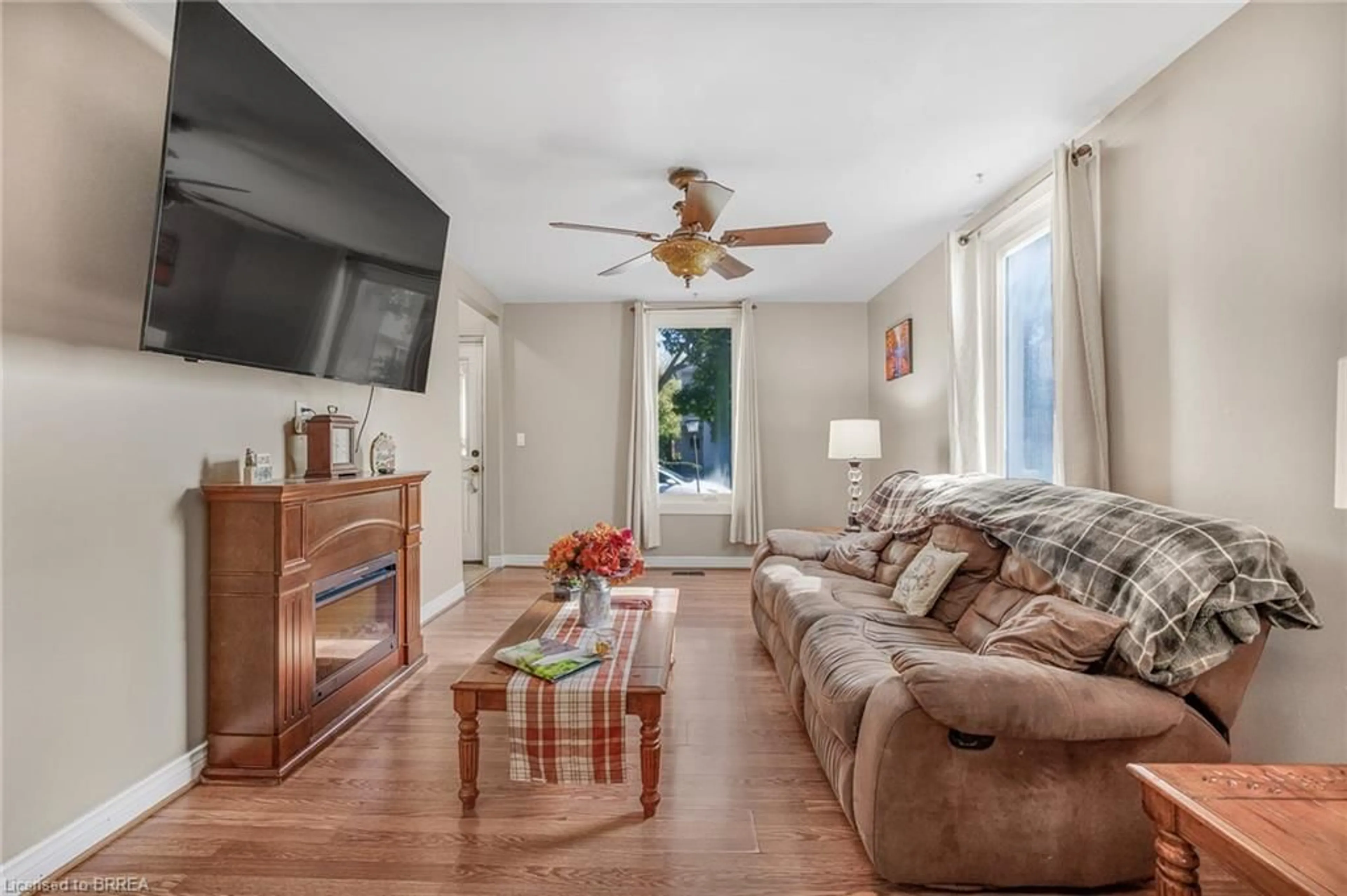 Living room with furniture, unknown for 9 Superior St, Brantford Ontario N3S 2J9