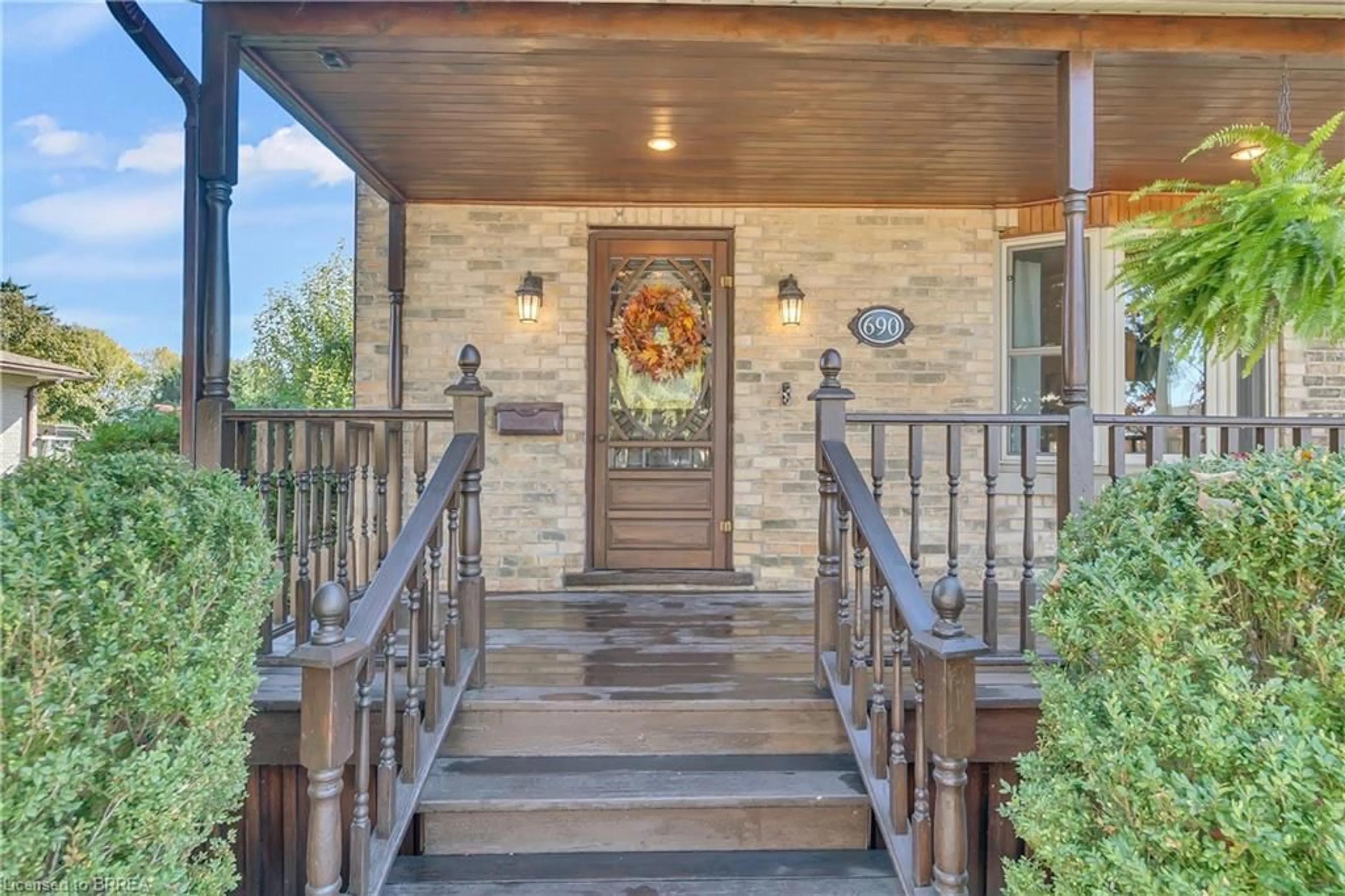 Unknown for 690 Wallace Ave, Listowel Ontario N4W 1Y4