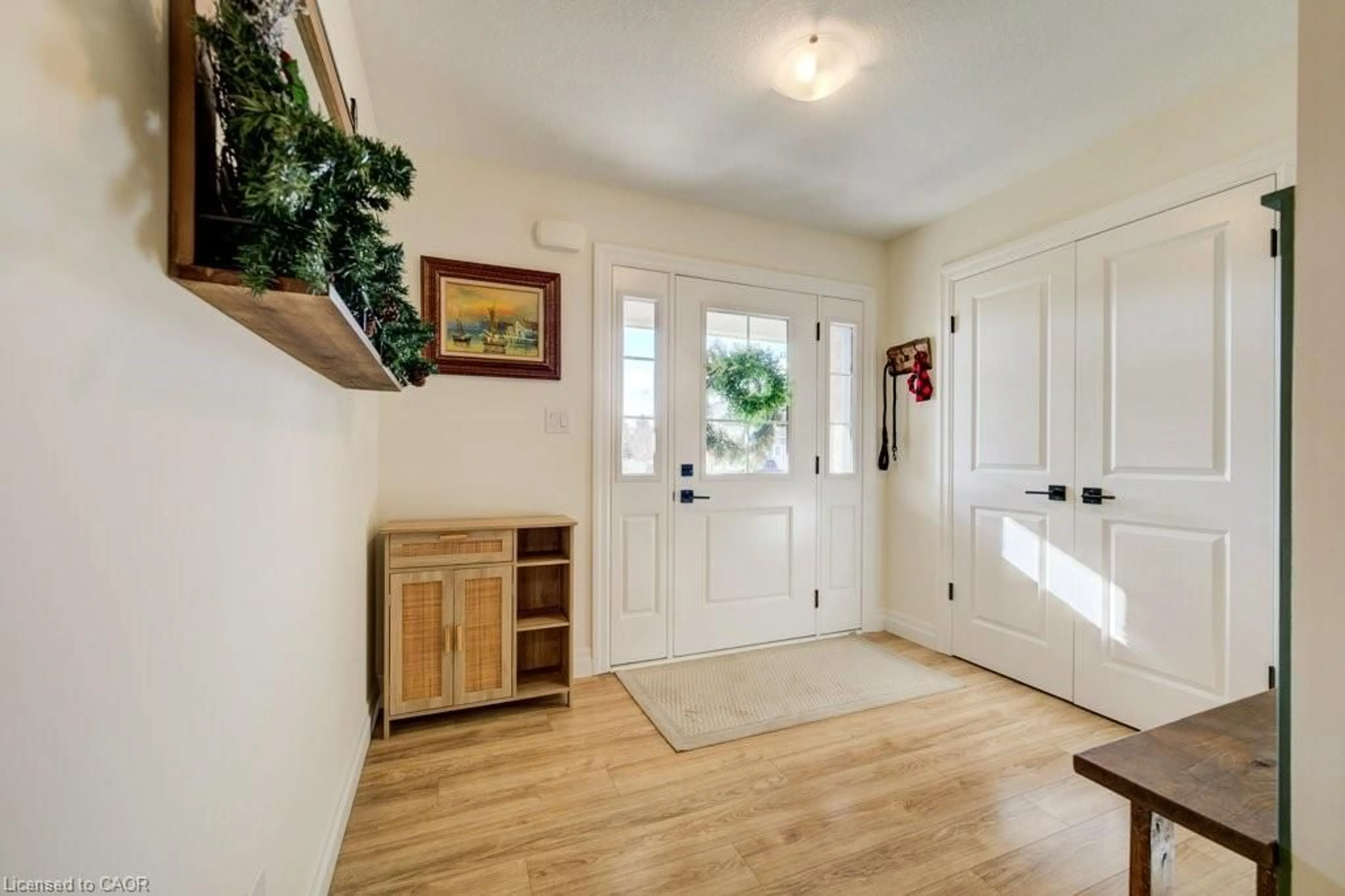 Indoor entryway for 8 Malcolm Cres, Listowel Ontario N4W 0K3