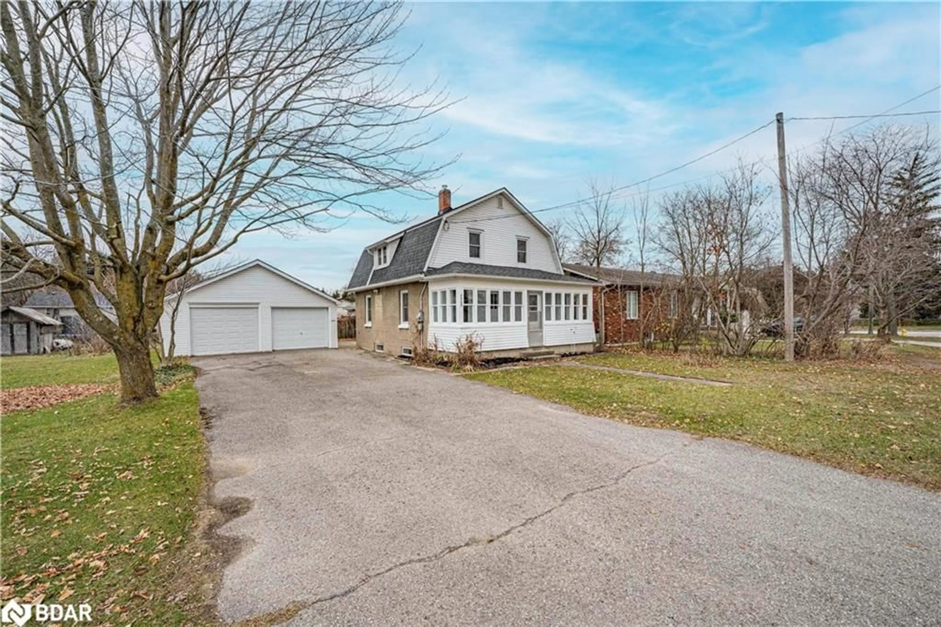 A pic from outside/outdoor area/front of a property/back of a property/a pic from drone, street for 125 Raglan St, Angus Ontario L0M 1B0