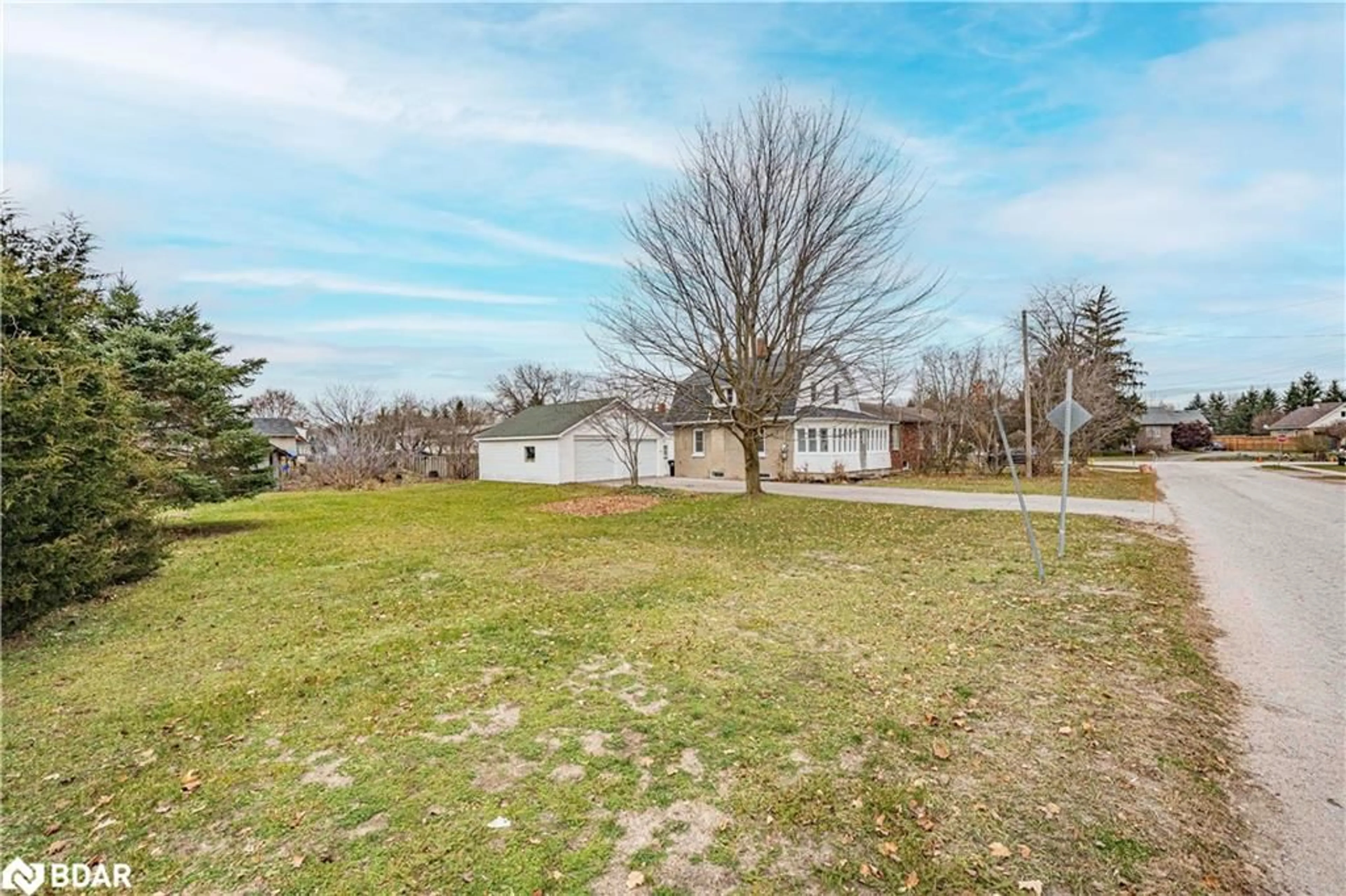 A pic from outside/outdoor area/front of a property/back of a property/a pic from drone, unknown for 125 Raglan St, Angus Ontario L0M 1B0