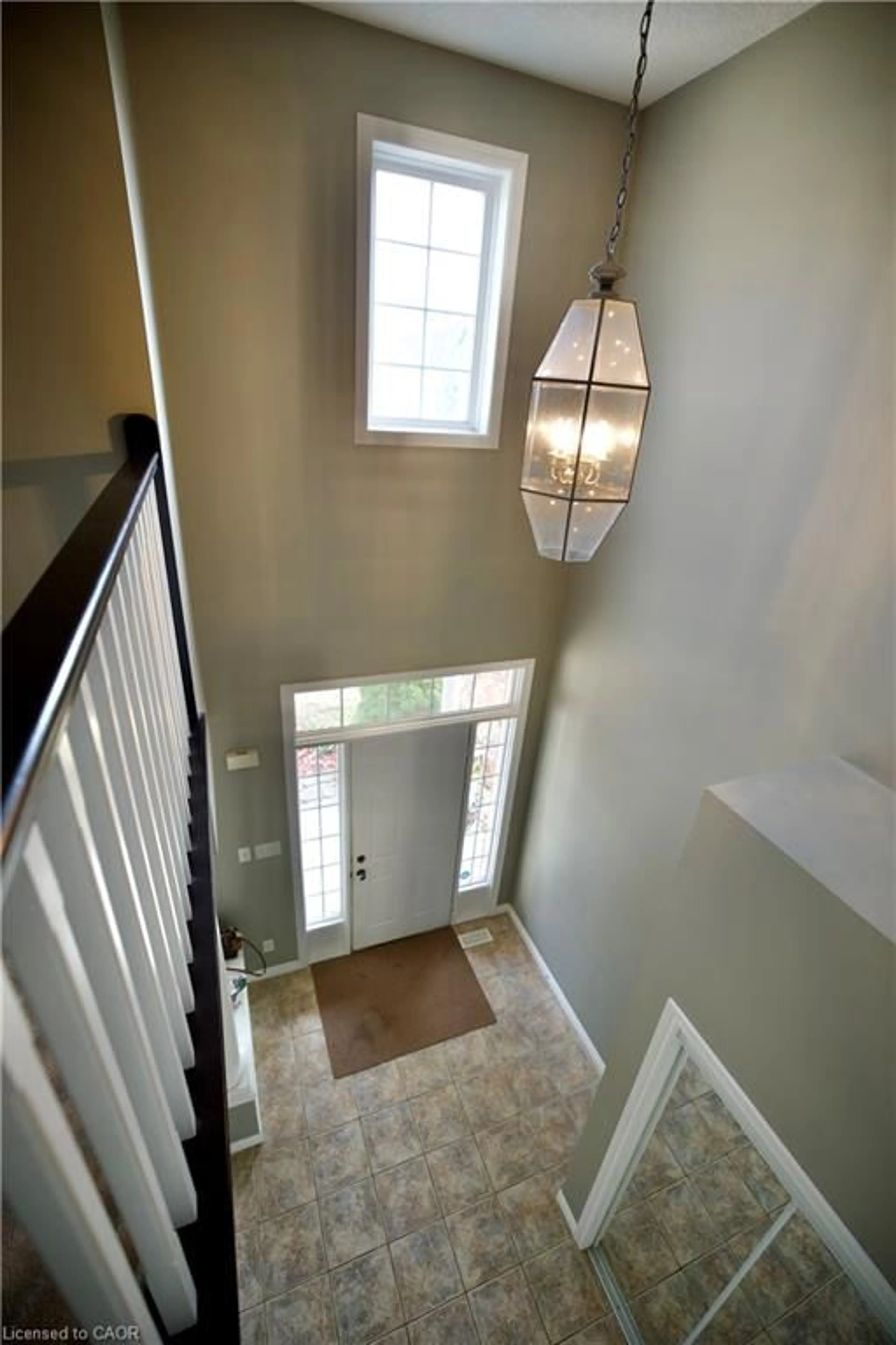 Indoor entryway for 711 Cedar Bend Dr, Waterloo Ontario N2V 2R2