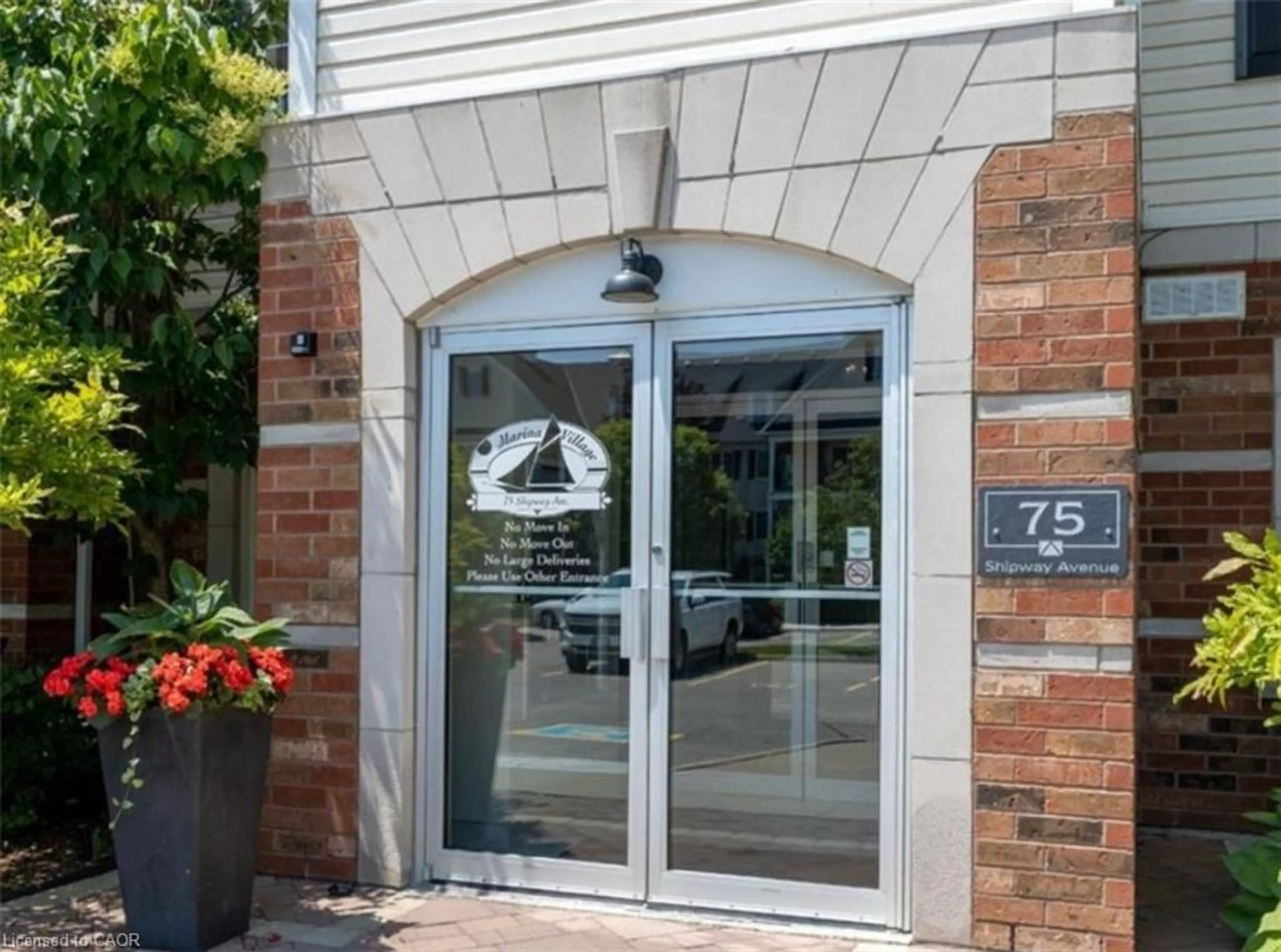 Indoor foyer for 75 Shipway Ave #209, Newcastle Ontario L1B 0B8