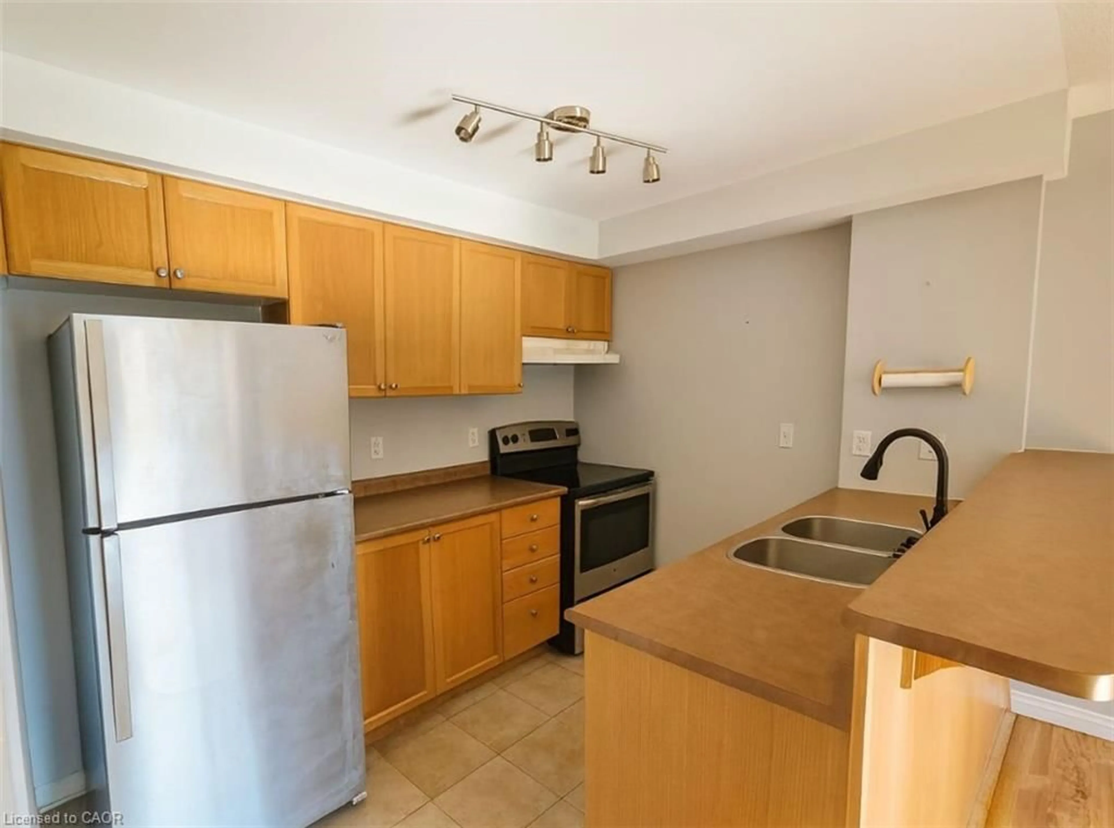 Standard kitchen, unknown for 75 Shipway Ave #209, Newcastle Ontario L1B 0B8