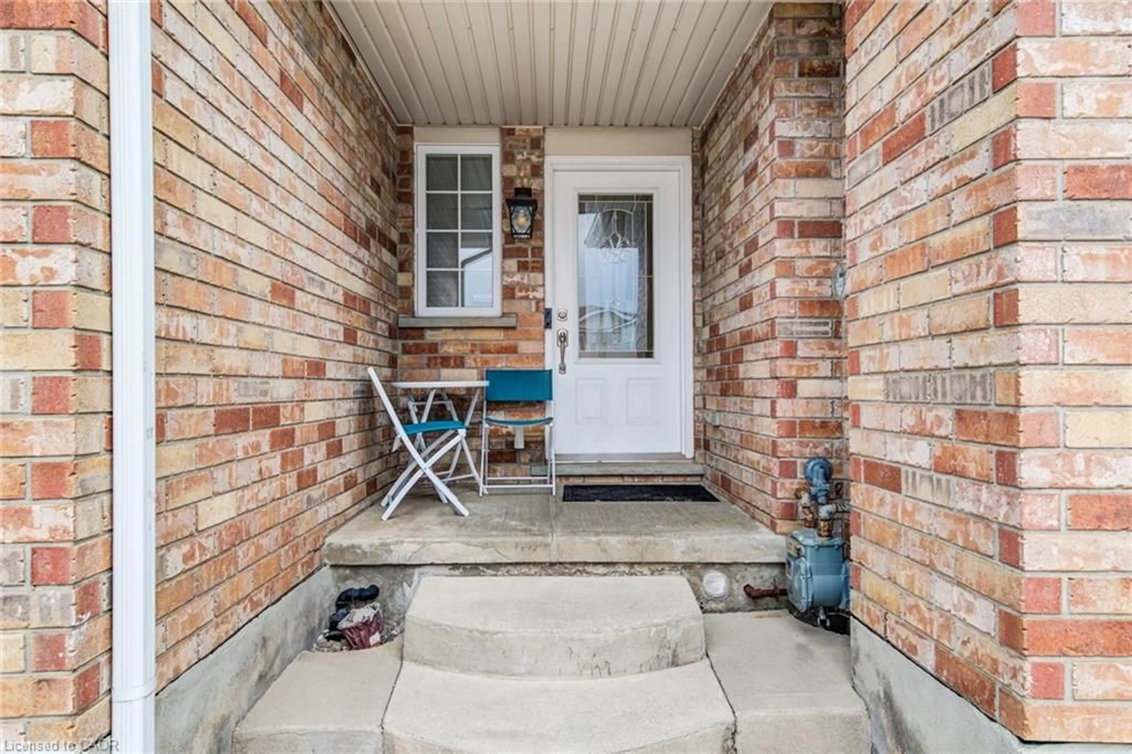 Indoor entryway for 29 Chester Dr, Cambridge Ontario N1T 2C4