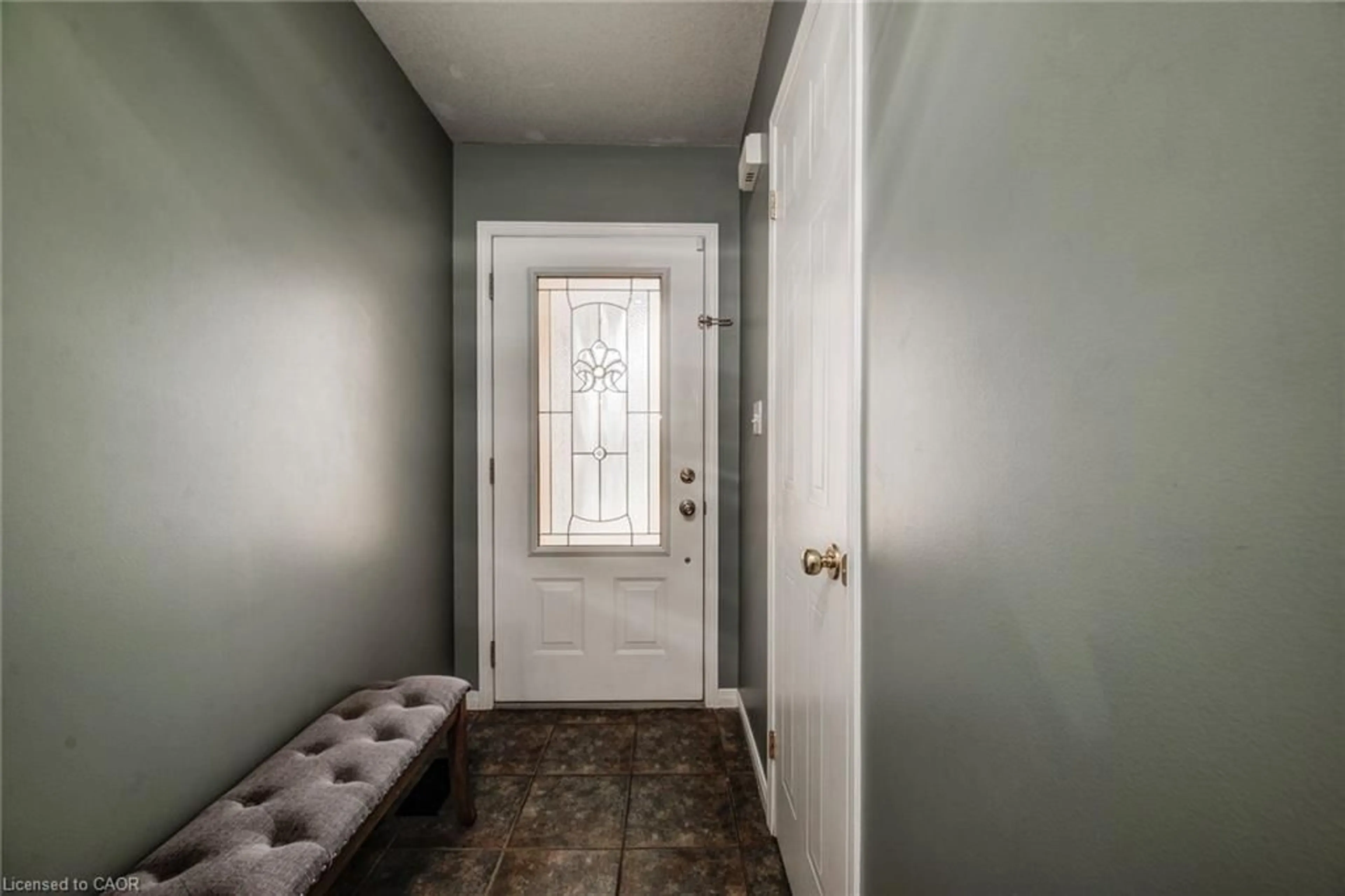 Indoor entryway for 29 Chester Dr, Cambridge Ontario N1T 2C4