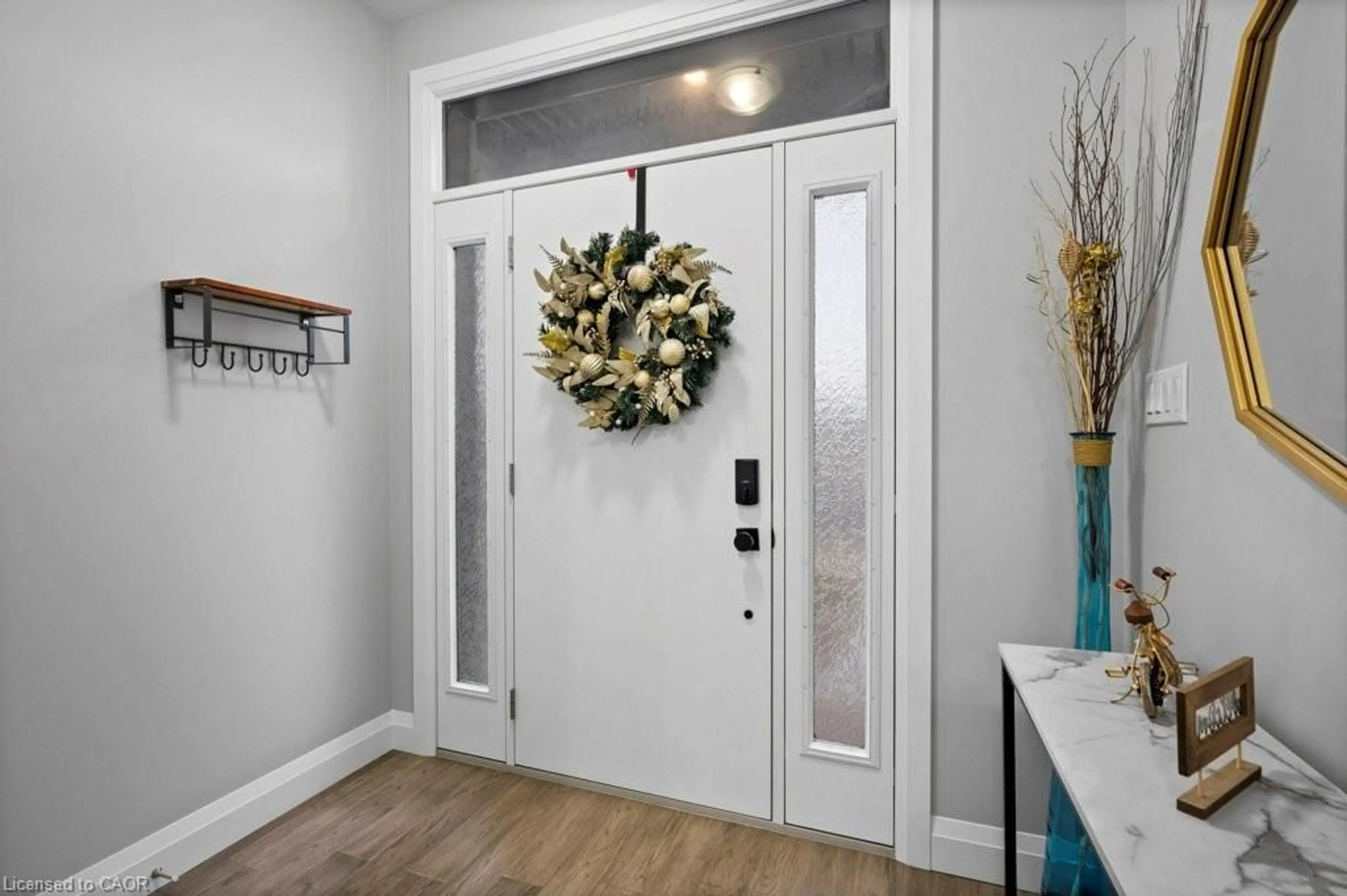 Indoor entryway for 904 Chapel Hill Crt, Kitchener Ontario N2R 0P4