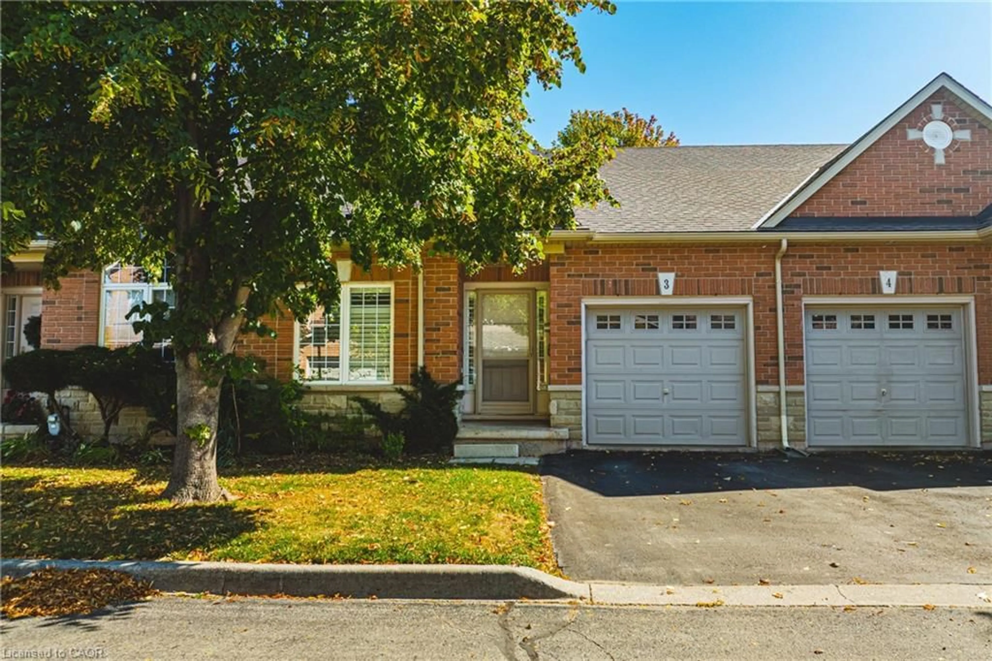 Home with brick exterior material, street for 163 Livingston Ave #3, Grimsby Ontario L3M 5S8