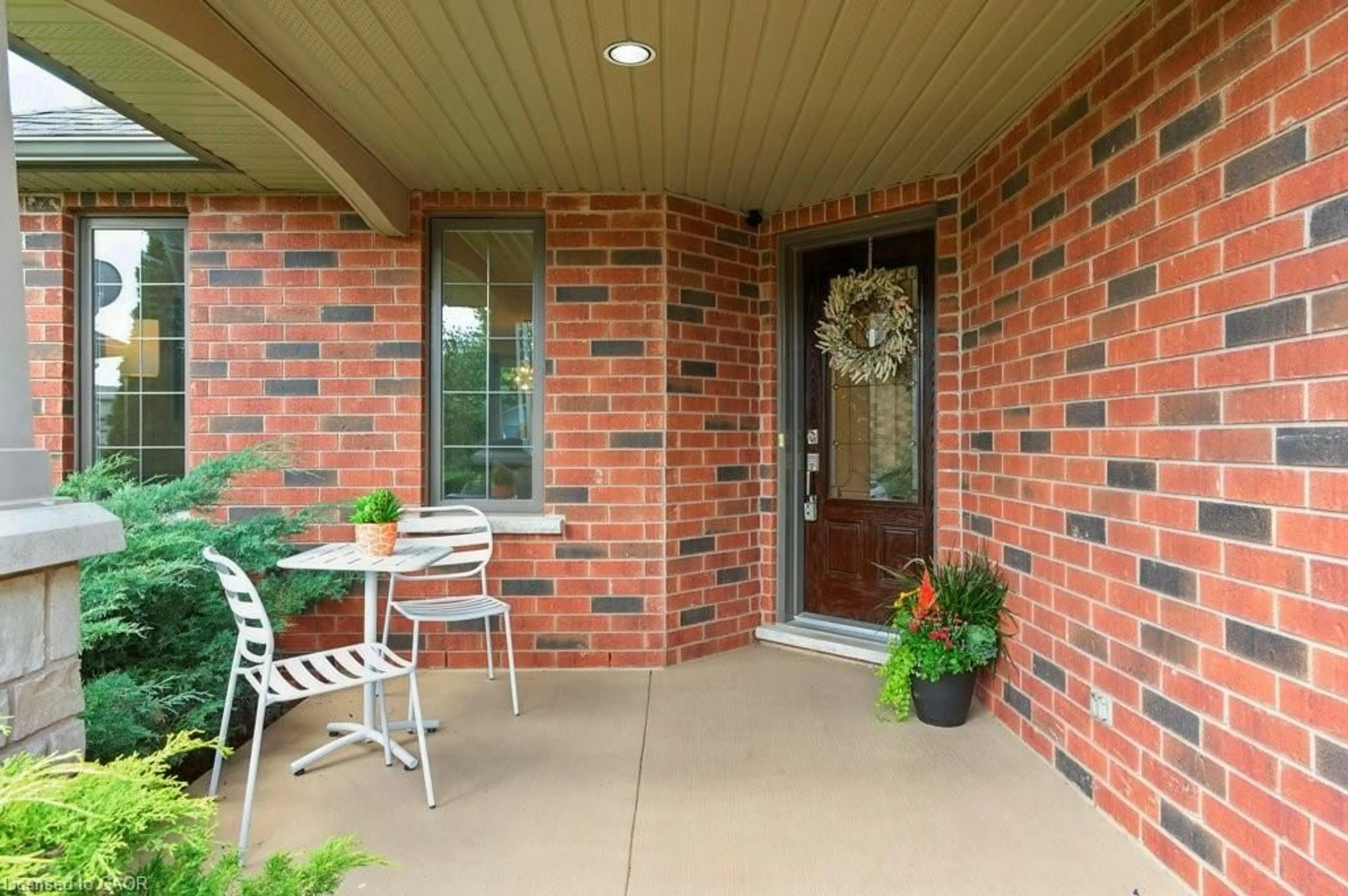Patio, street for 120 Spencer Dr, Elora Ontario N0B 1S0