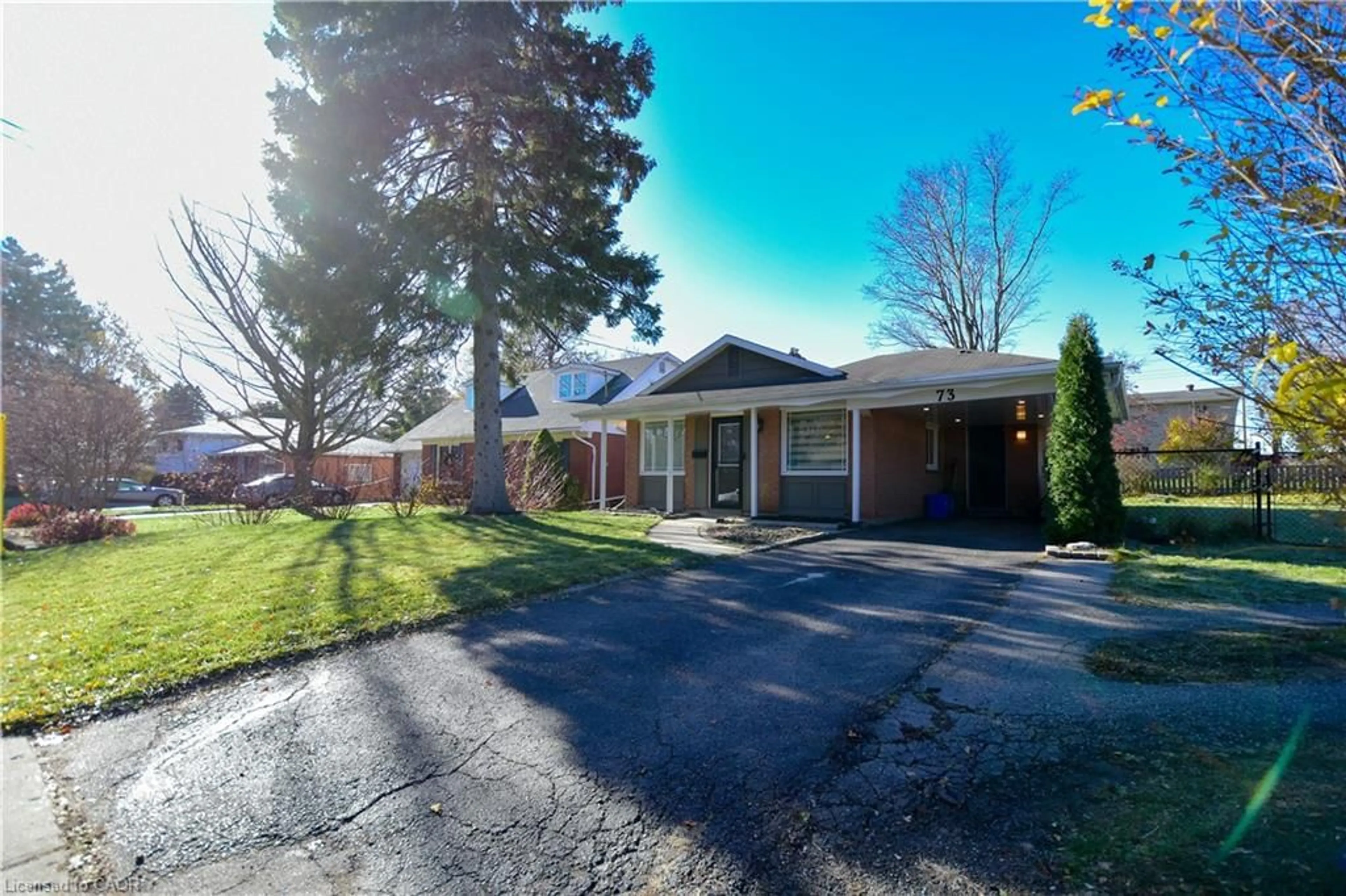 A pic from outside/outdoor area/front of a property/back of a property/a pic from drone, street for 73 Larkspur Cres, Kitchener Ontario N2M 4W8