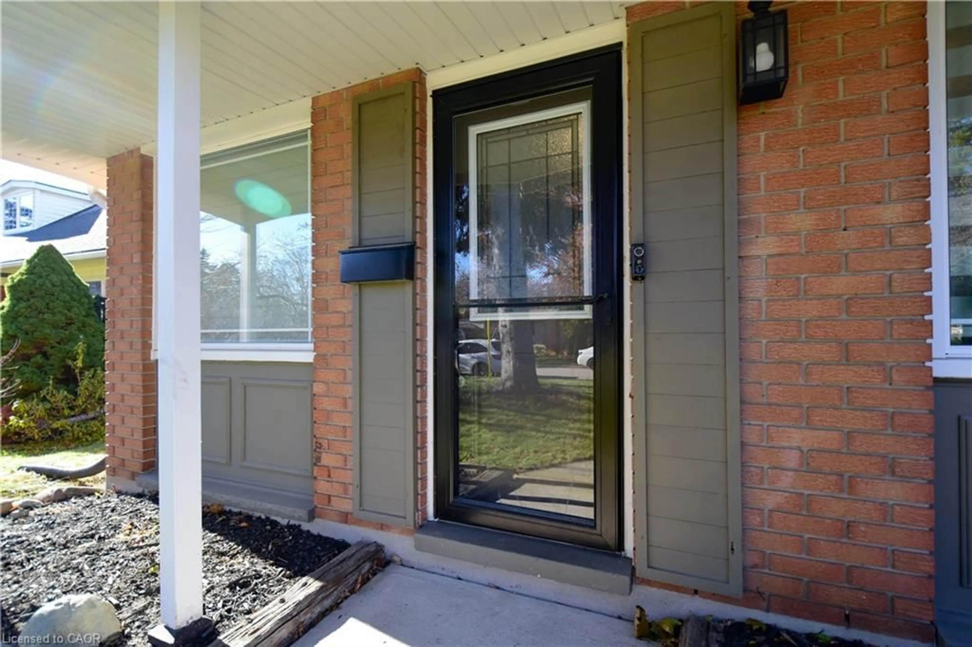 Indoor entryway for 73 Larkspur Cres, Kitchener Ontario N2M 4W8