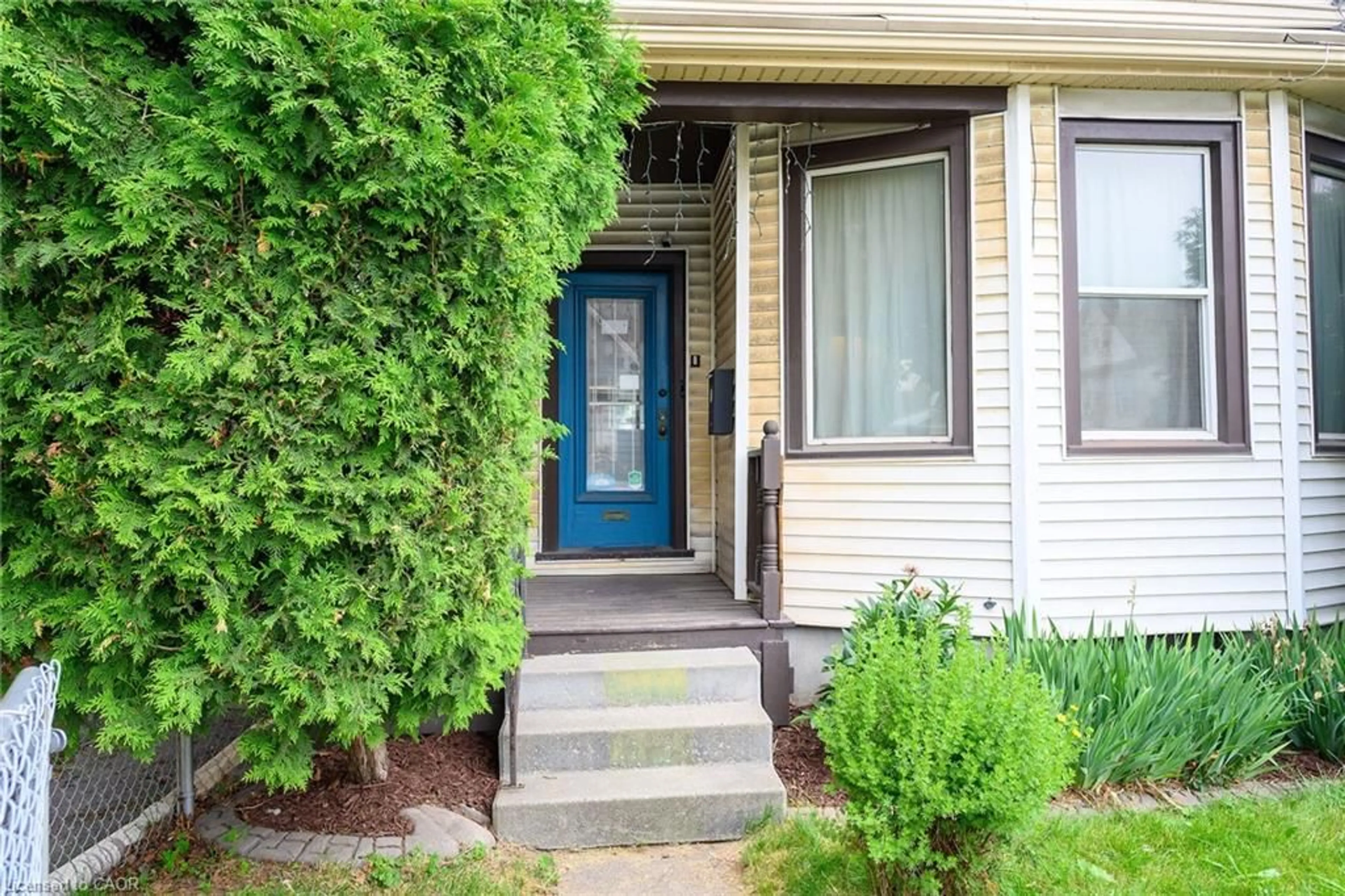 Indoor entryway for 55 Harvey St, Hamilton Ontario L8L 2L9