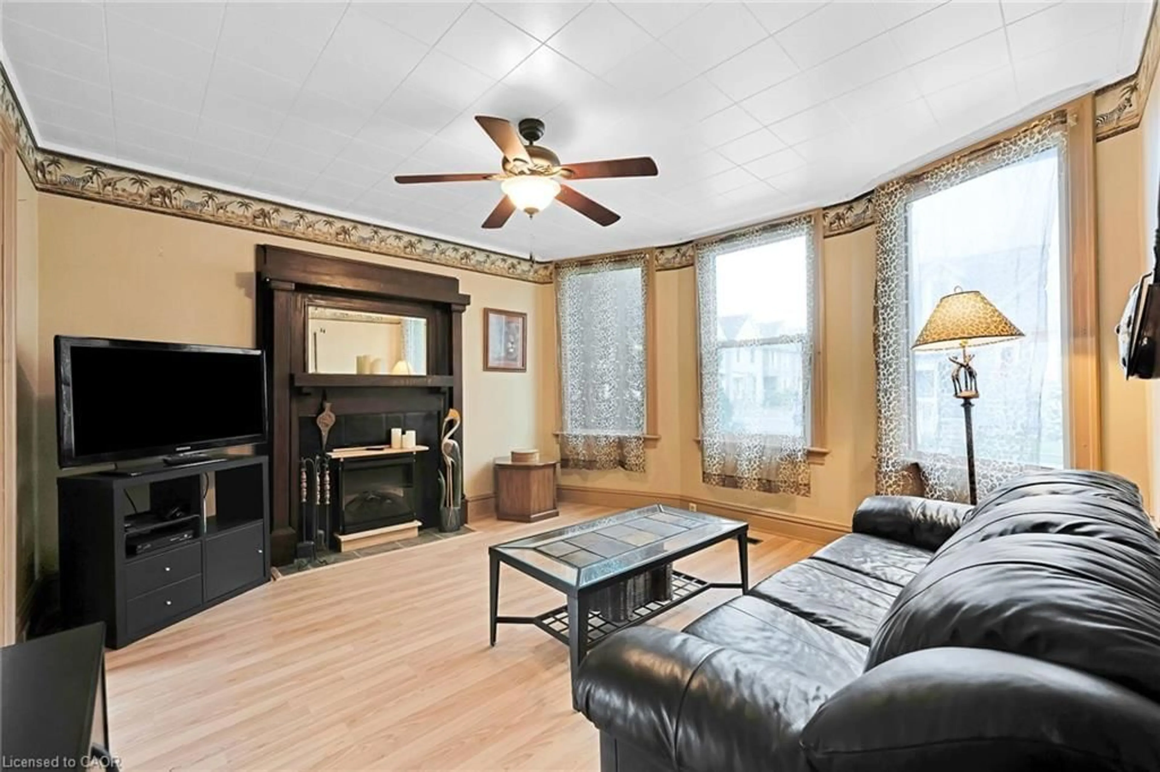 Living room with furniture, unknown for 55 Harvey St, Hamilton Ontario L8L 2L9