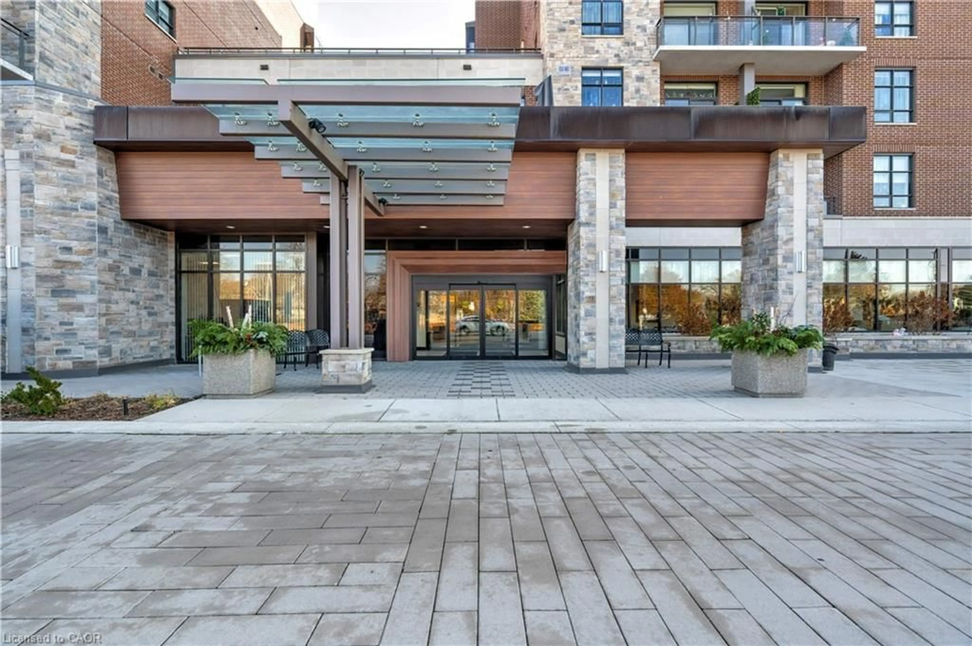 Unknown for 3290 New St #106, Burlington Ontario L7N 1M8