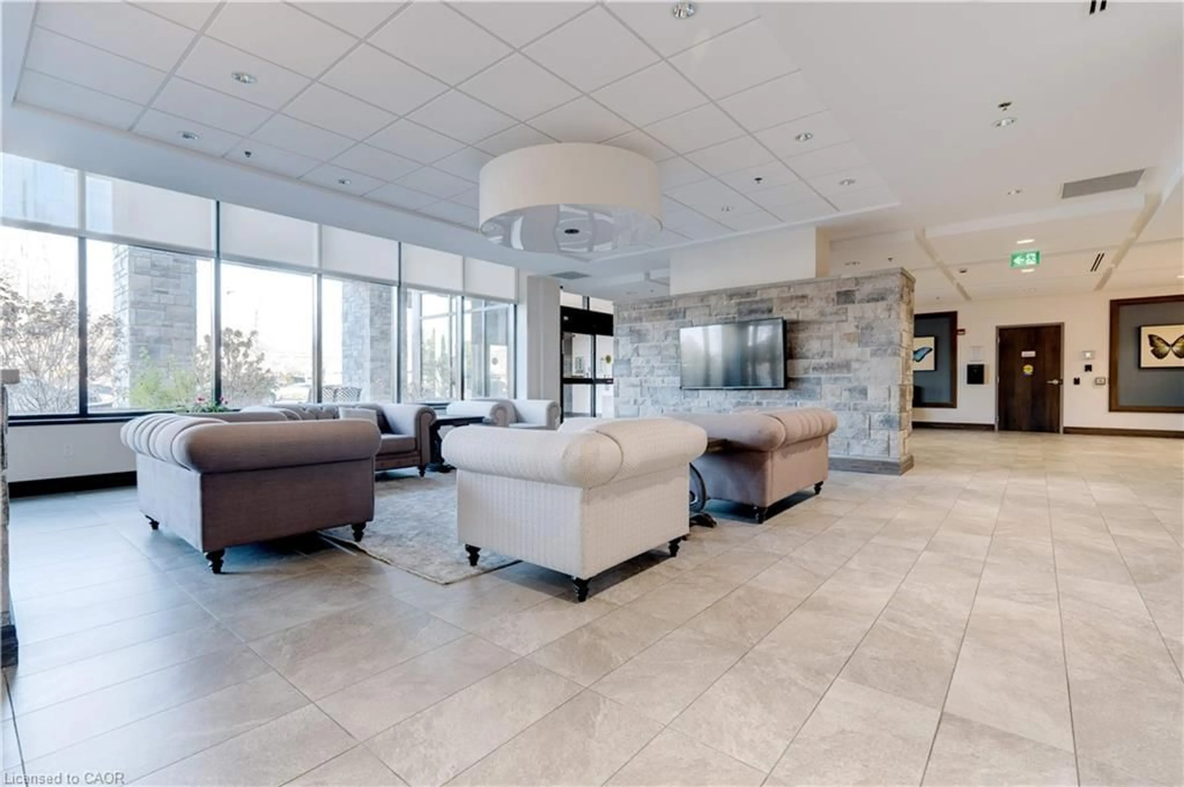 Lobby for 3290 New St #106, Burlington Ontario L7N 1M8