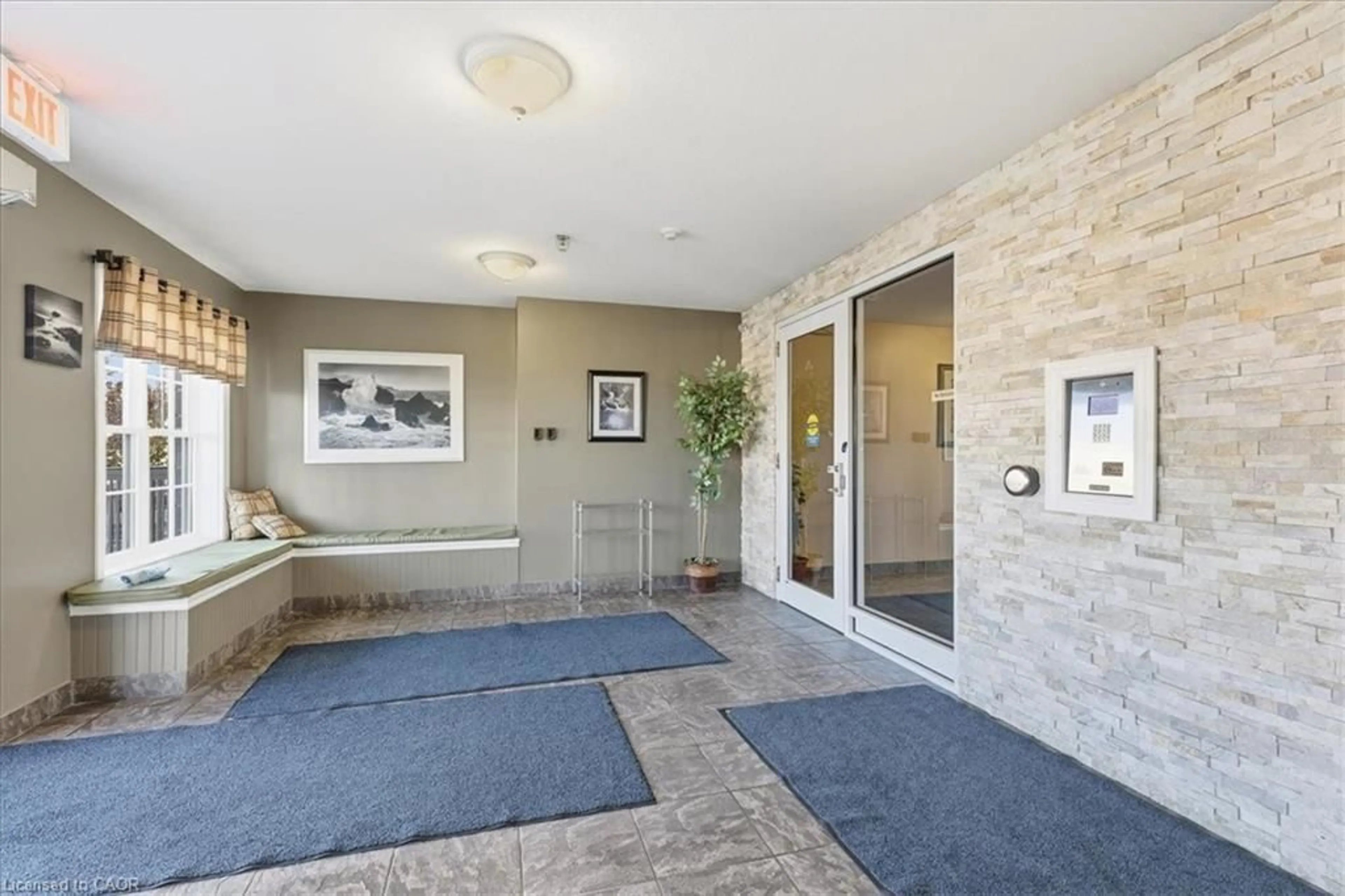 Indoor foyer for 345 Fisher Mills Rd #301, Cambridge Ontario N3C 0E5