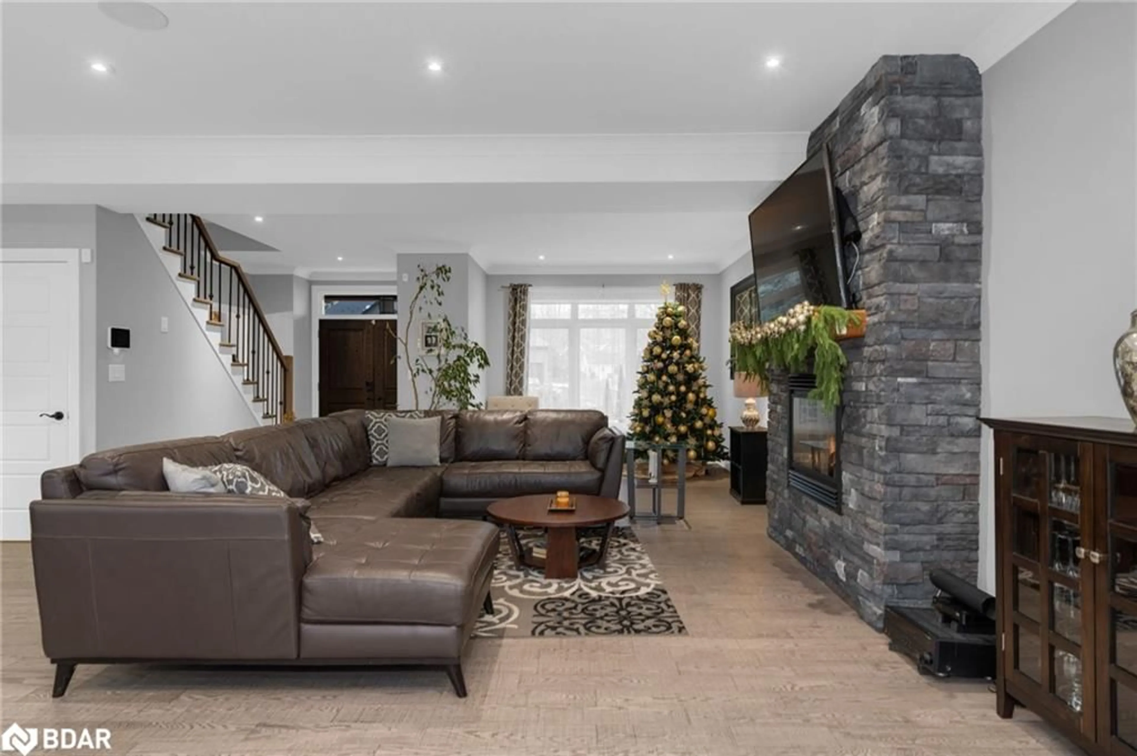 Living room with furniture, unknown for 17 Black Creek Trail, Minesing Ontario L9X 0J2