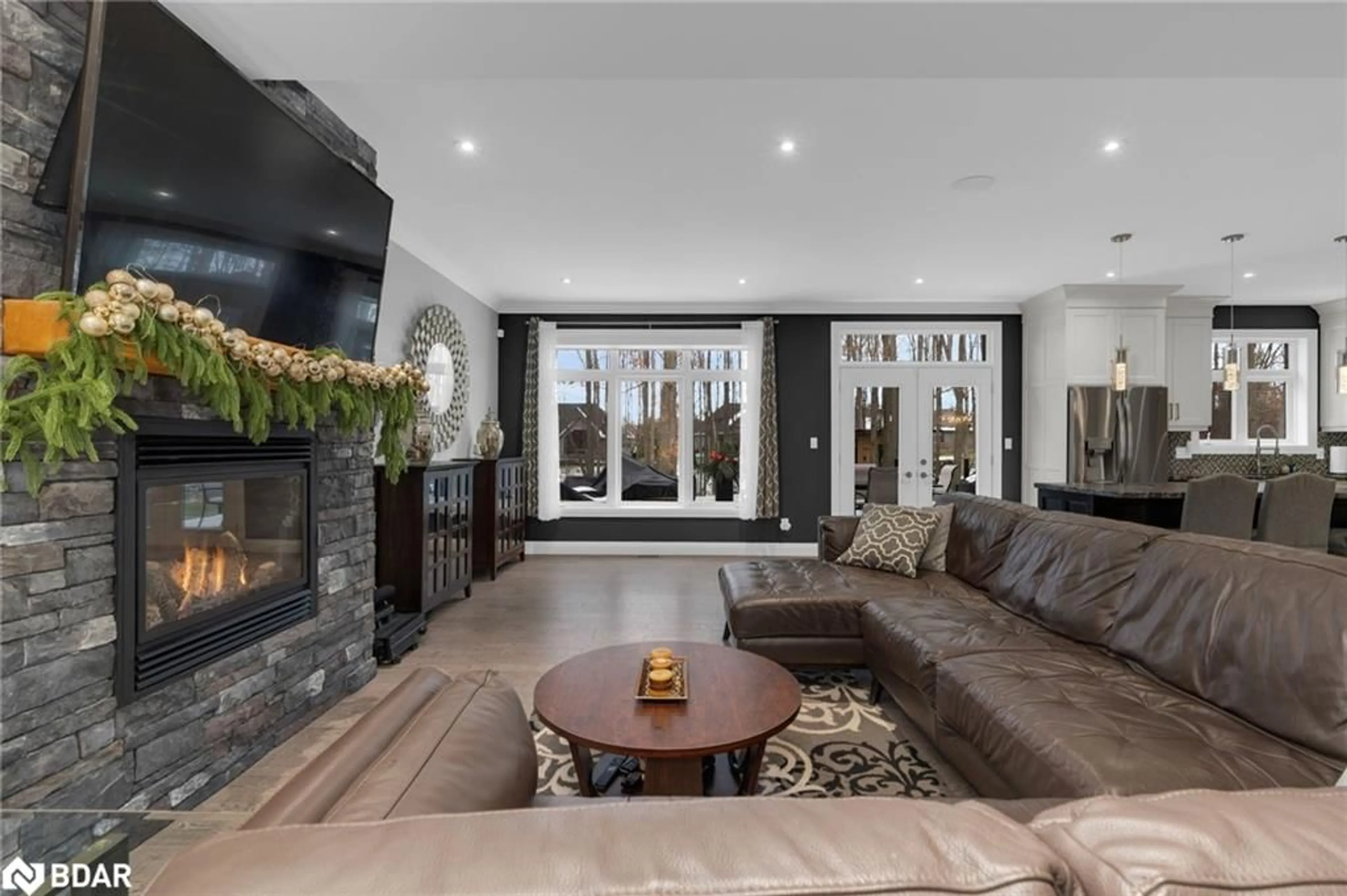 Living room with furniture, unknown for 17 Black Creek Trail, Minesing Ontario L9X 0J2