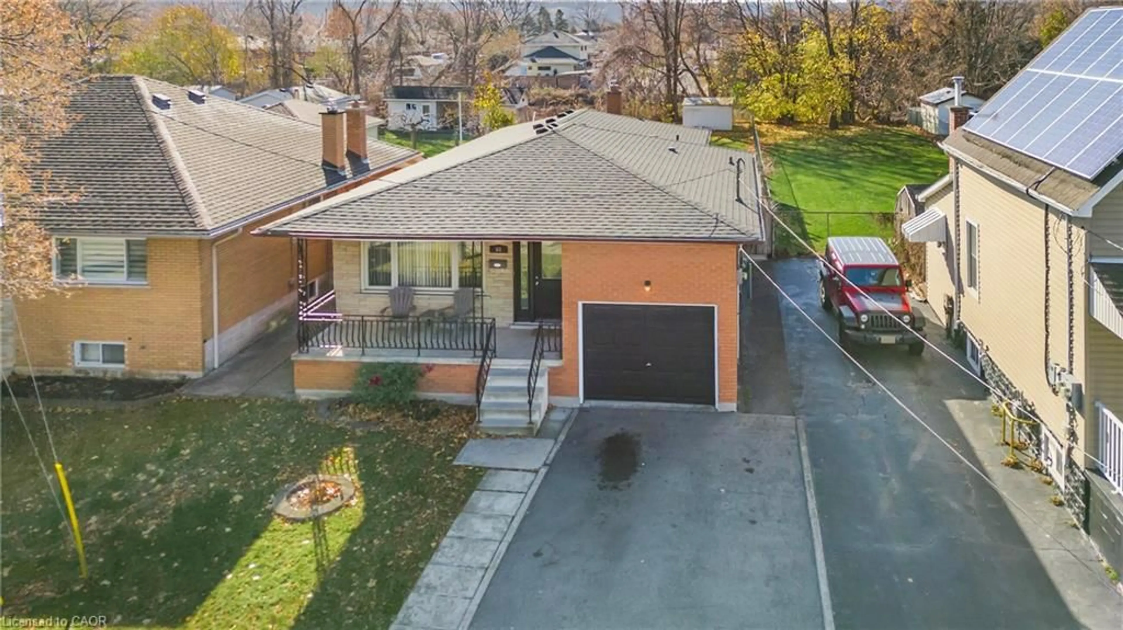 A pic from outside/outdoor area/front of a property/back of a property/a pic from drone, street for 68 Hixon Rd, Hamilton Ontario L8K 2B7