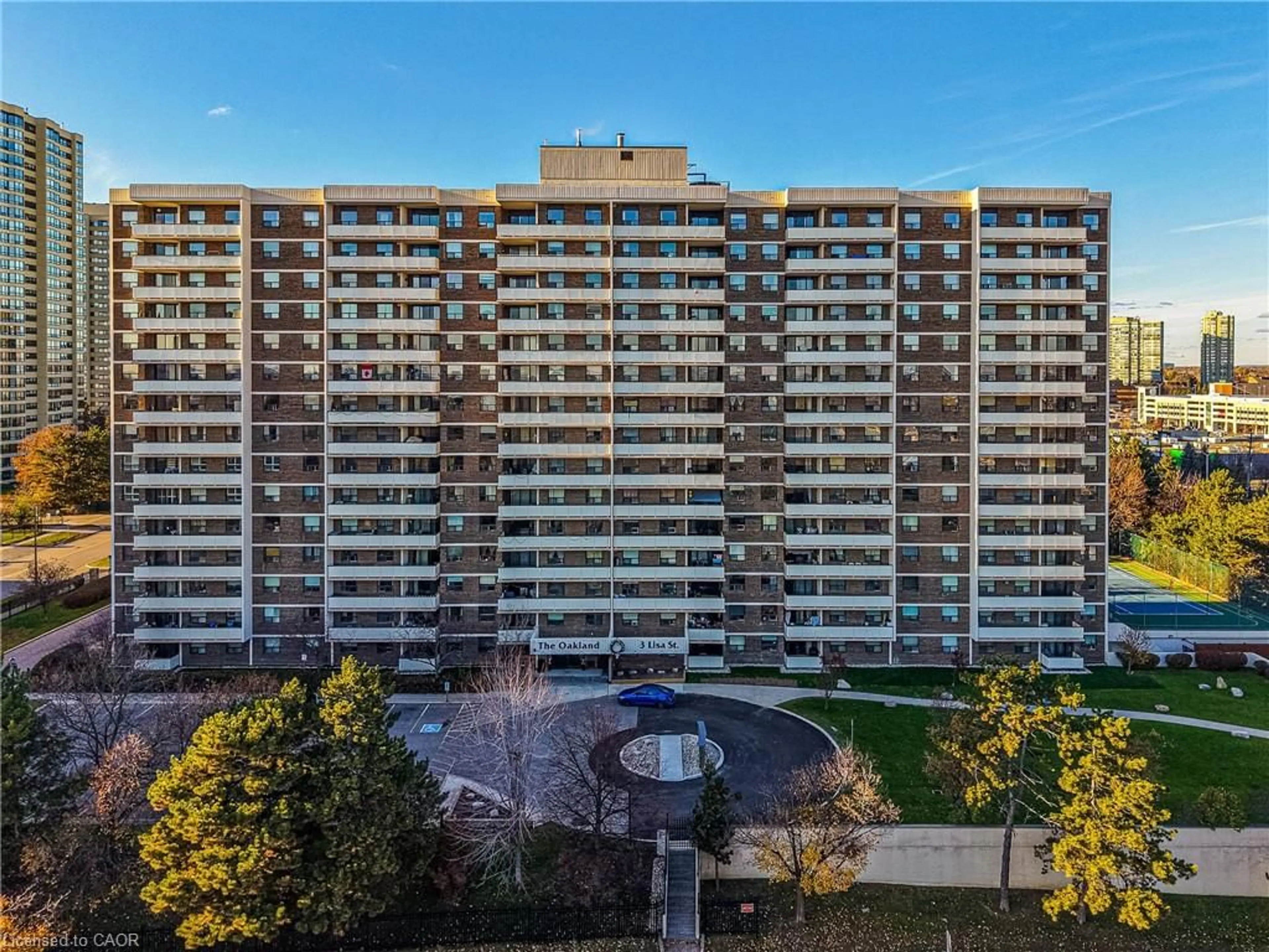 A pic from outside/outdoor area/front of a property/back of a property/a pic from drone, city buildings view from balcony for 3 Lisa St #512, Brampton Ontario L6T 4A2