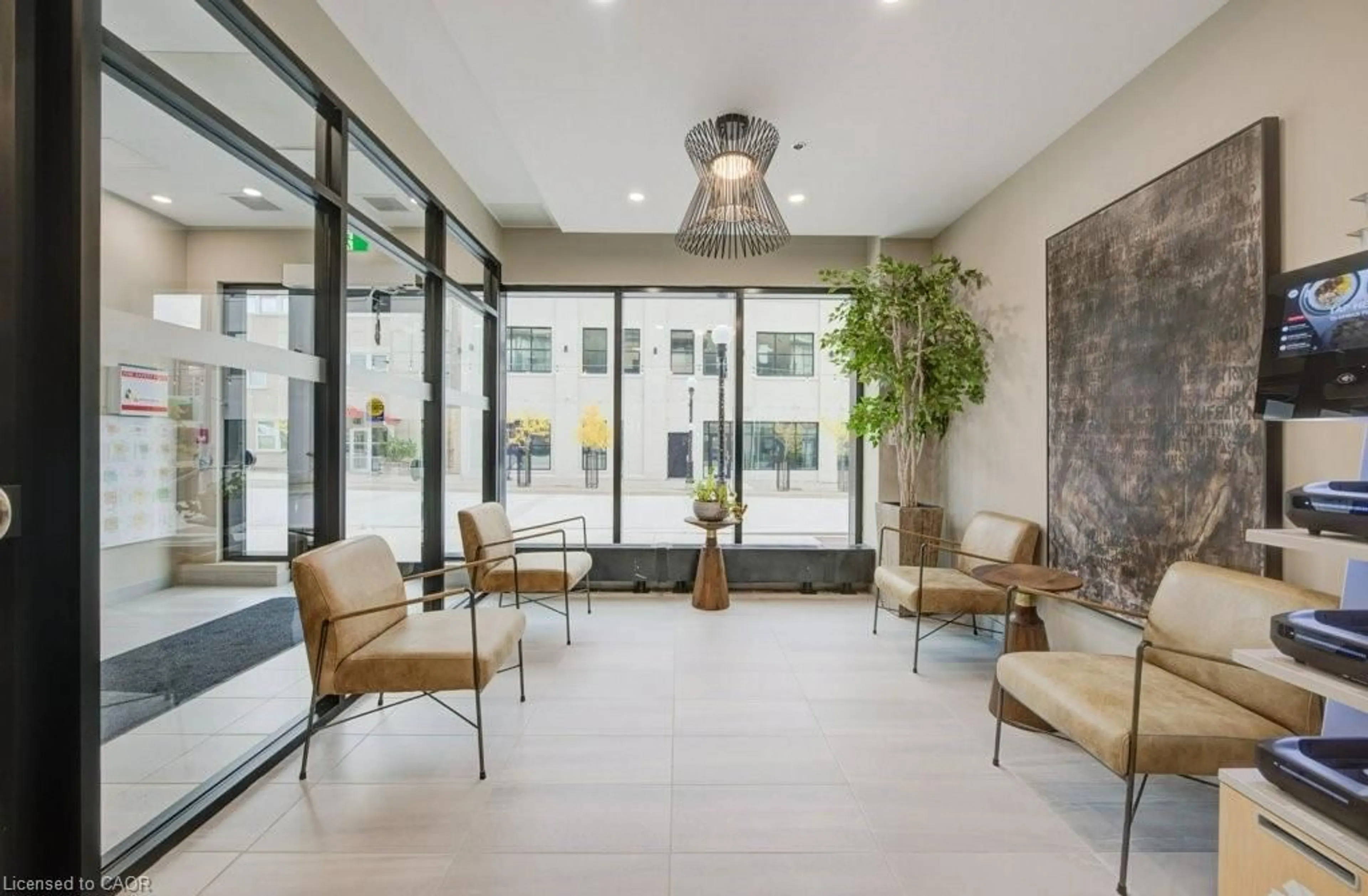 Indoor foyer for 60 Charles St #2210, Kitchener Ontario N2G 0C9