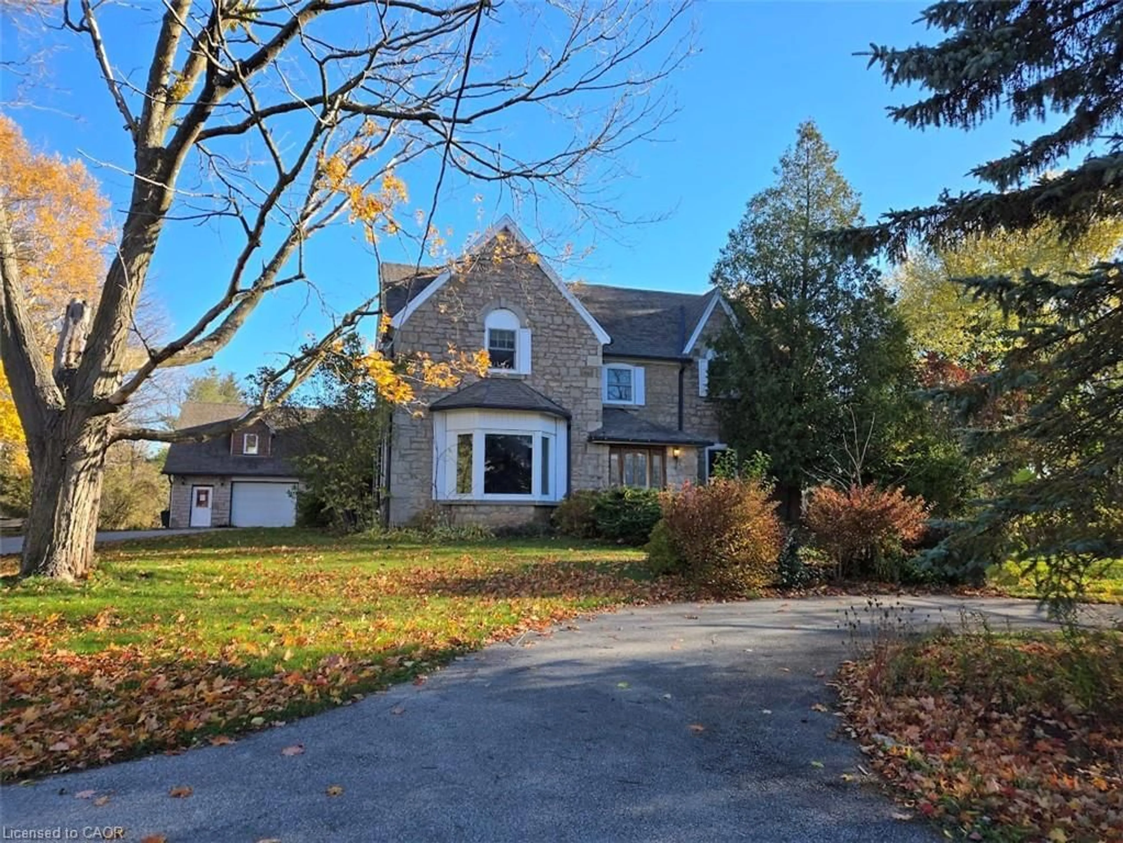 A pic from outside/outdoor area/front of a property/back of a property/a pic from drone, street for 4143 Cedar Springs Rd, Burlington Ontario L7P 0P6