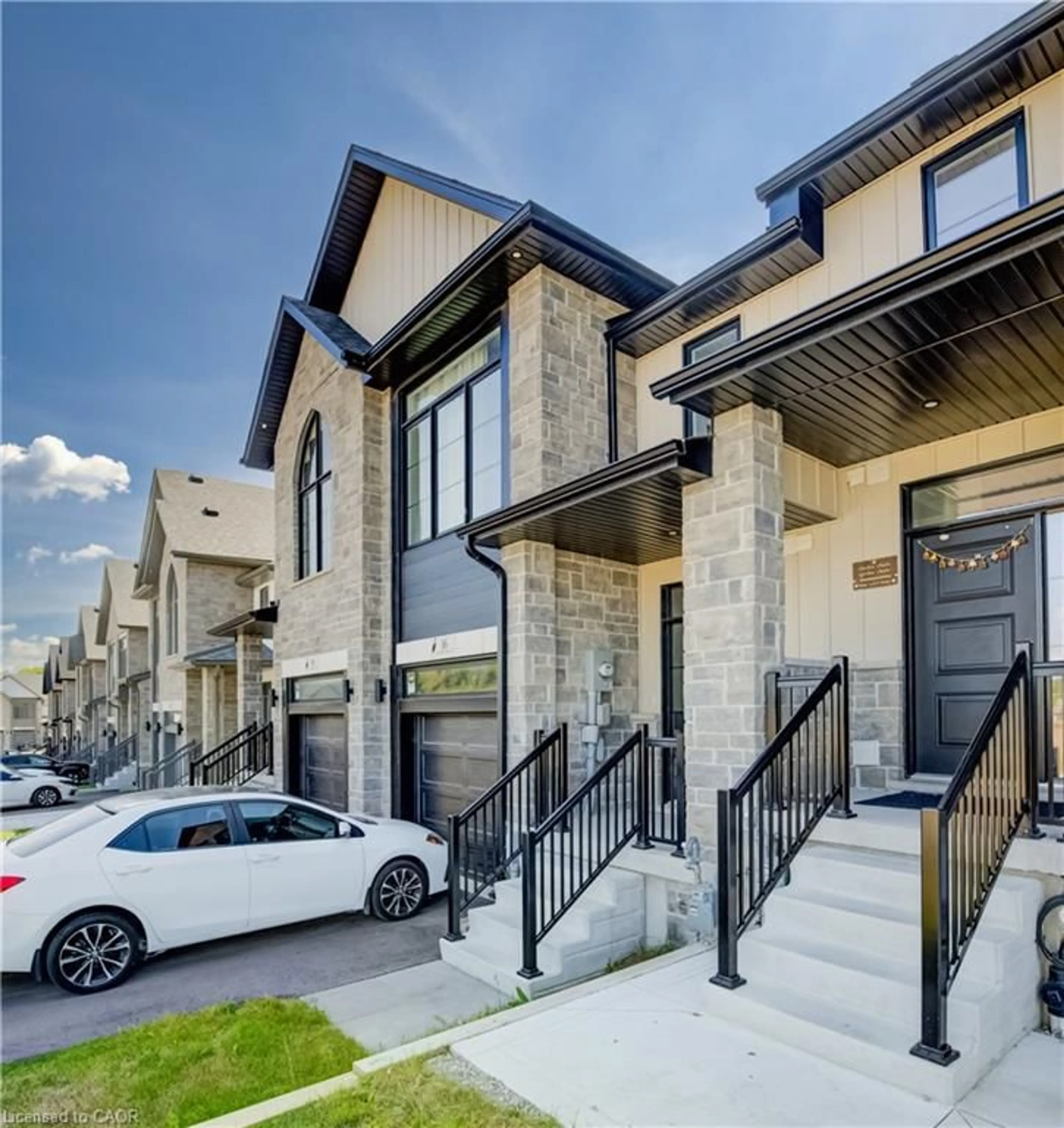 Unknown for 16 Sandstone St, Cambridge Ontario N1S 4Y4