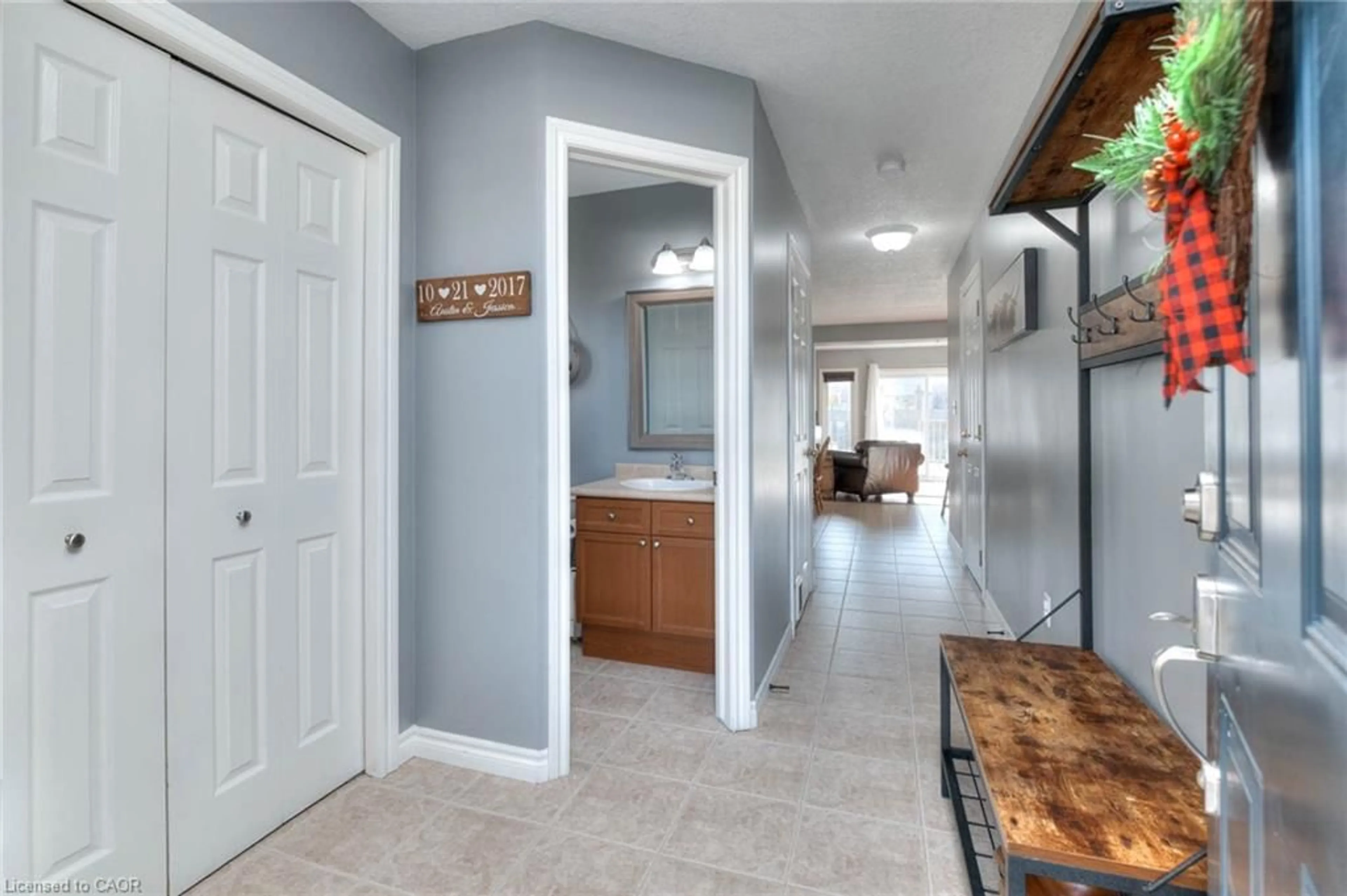 Indoor entryway for 462 Mowat St, Listowel Ontario N4W 0A4