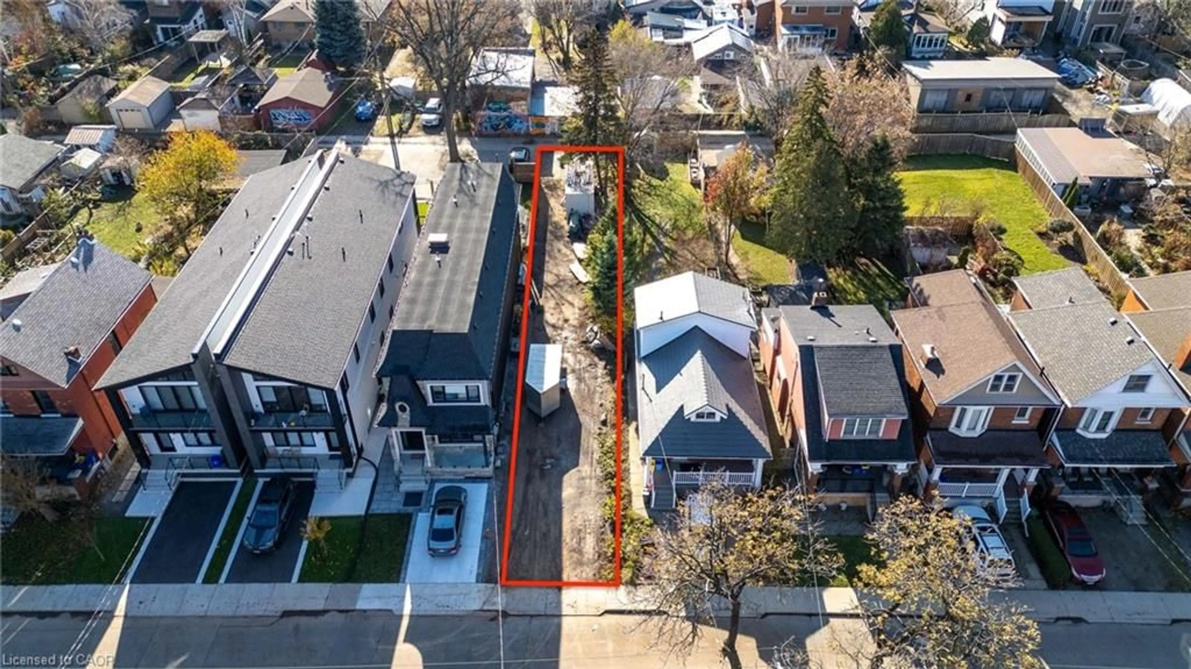 A pic from outside/outdoor area/front of a property/back of a property/a pic from drone, street for 85 Melbourne St, Hamilton Ontario L8P 2A5
