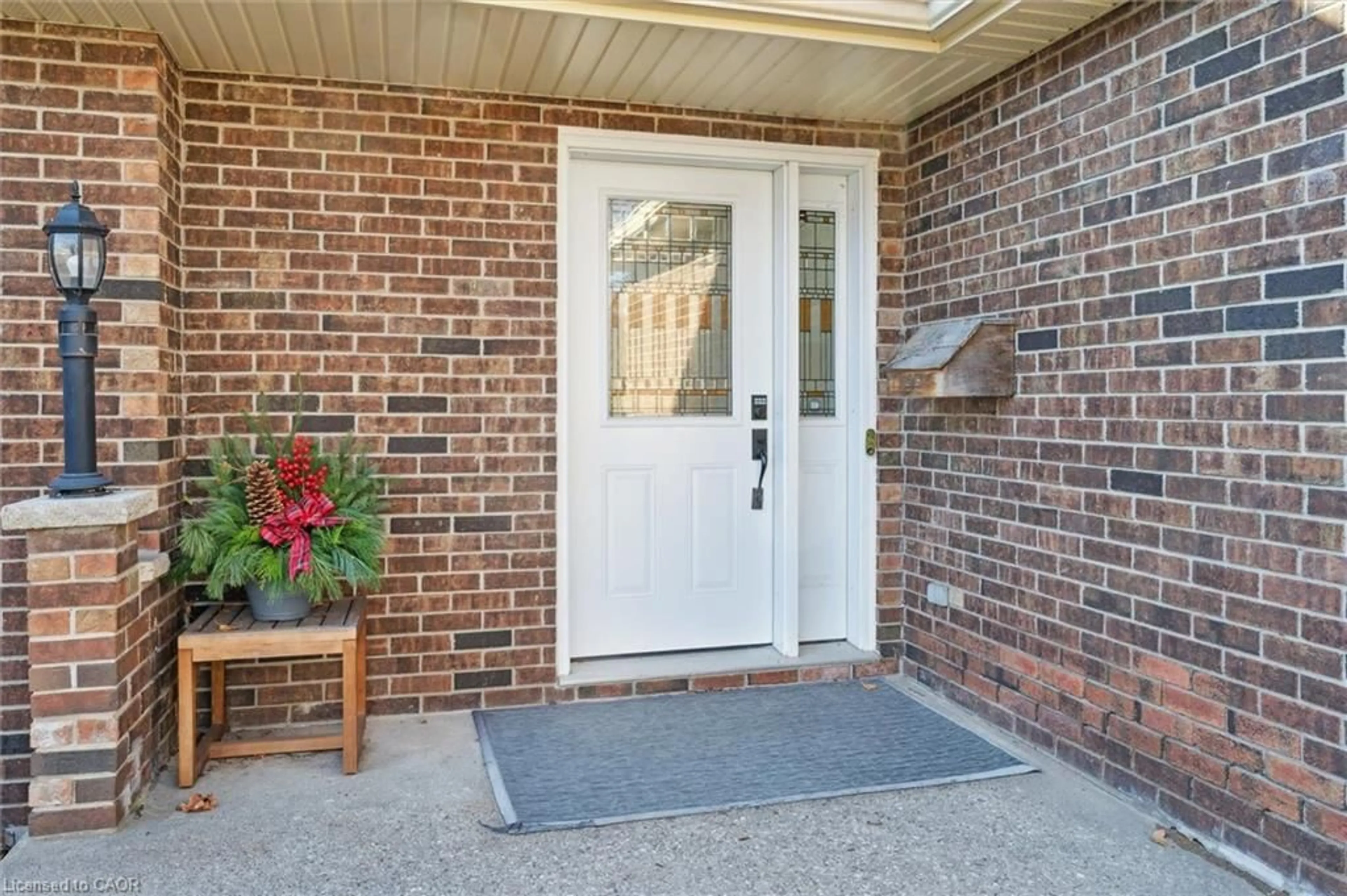 Indoor entryway for 424 Clairbrook Cres, Waterloo Ontario N2L 5V7