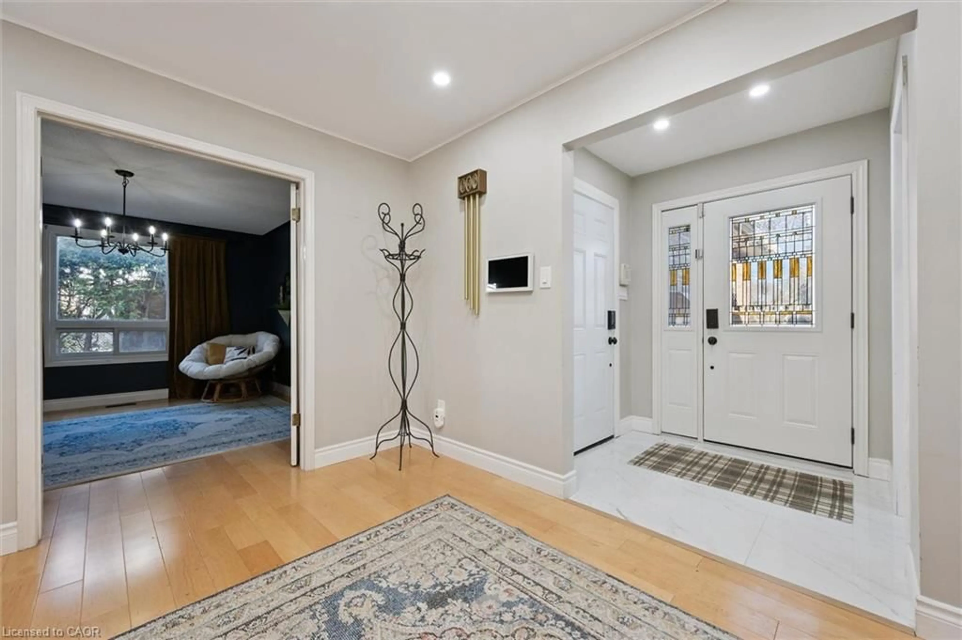 Indoor entryway for 424 Clairbrook Cres, Waterloo Ontario N2L 5V7