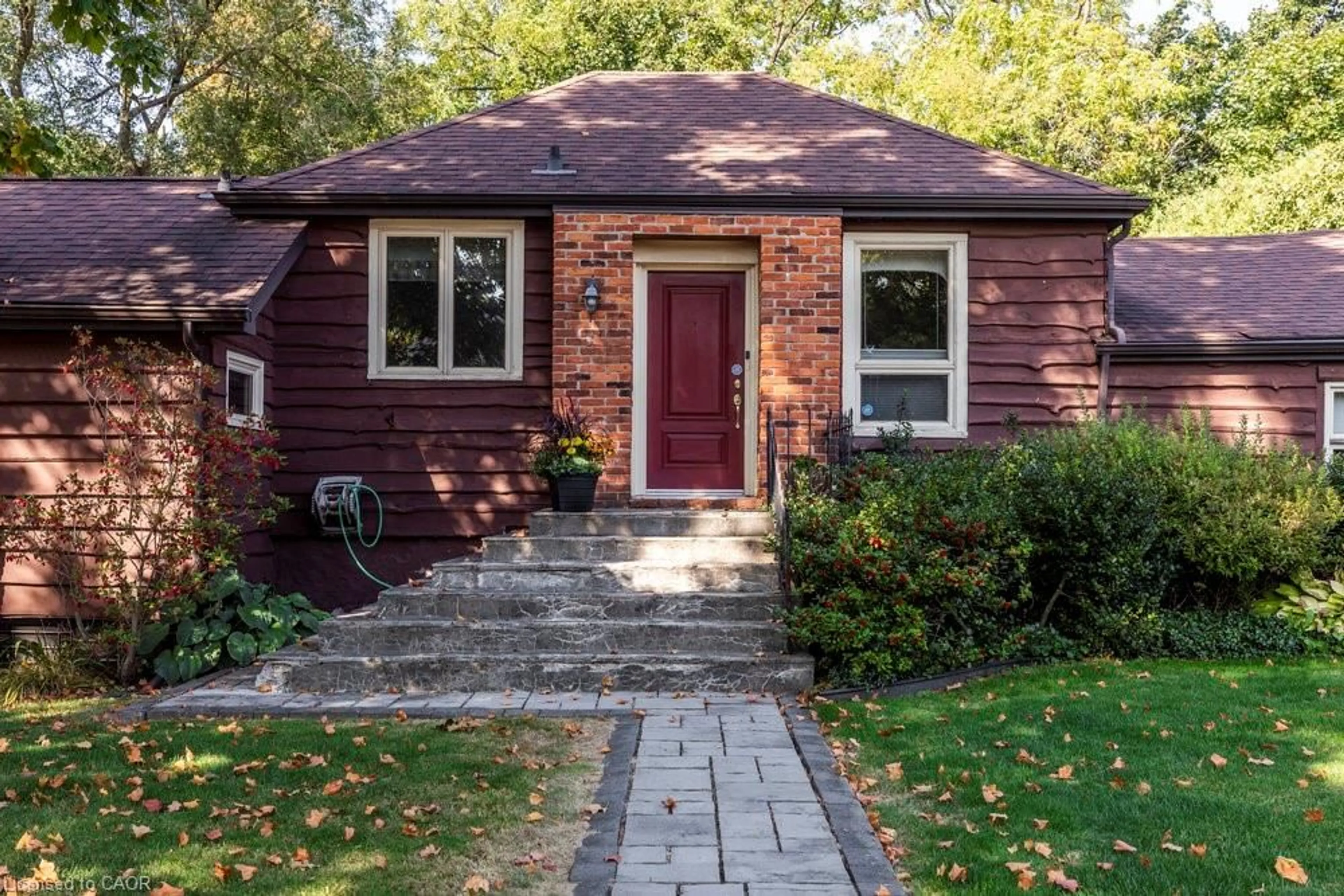 Home with brick exterior material, street for 17 Alma St, Dundas Ontario L9H 2C9