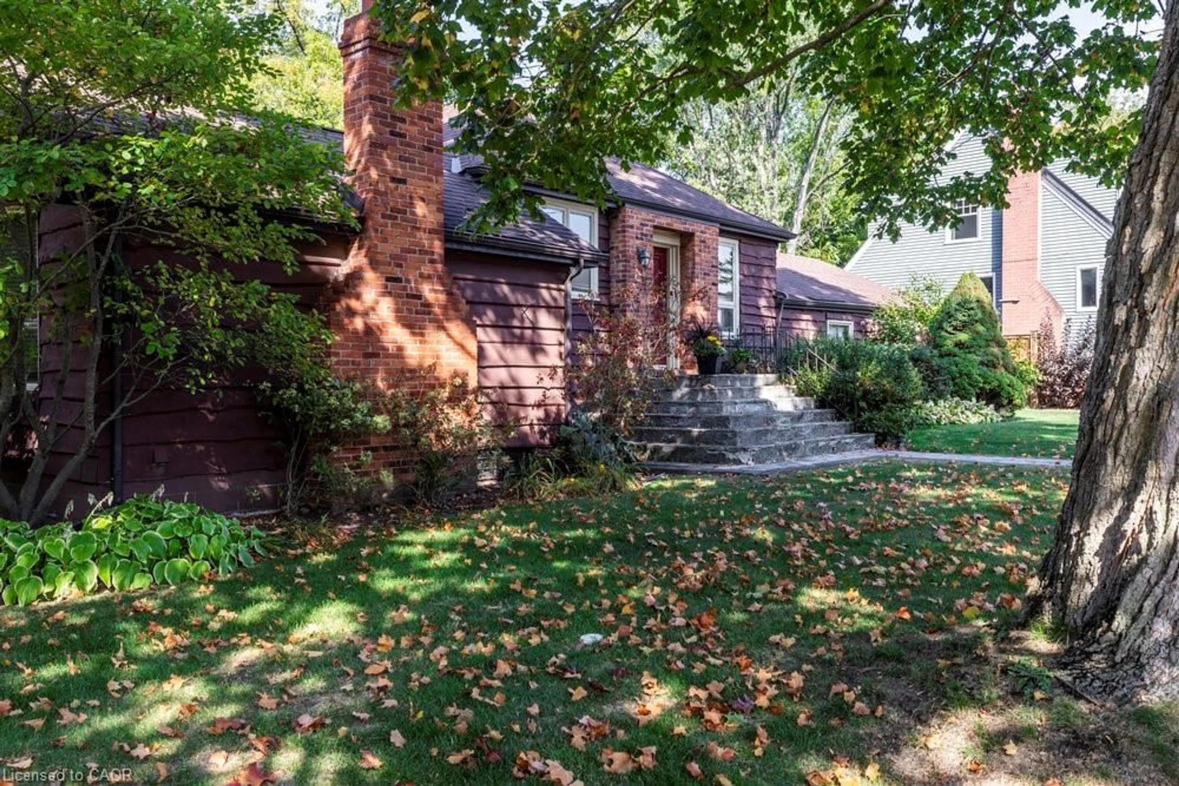 Home with brick exterior material, street for 17 Alma St, Dundas Ontario L9H 2C9