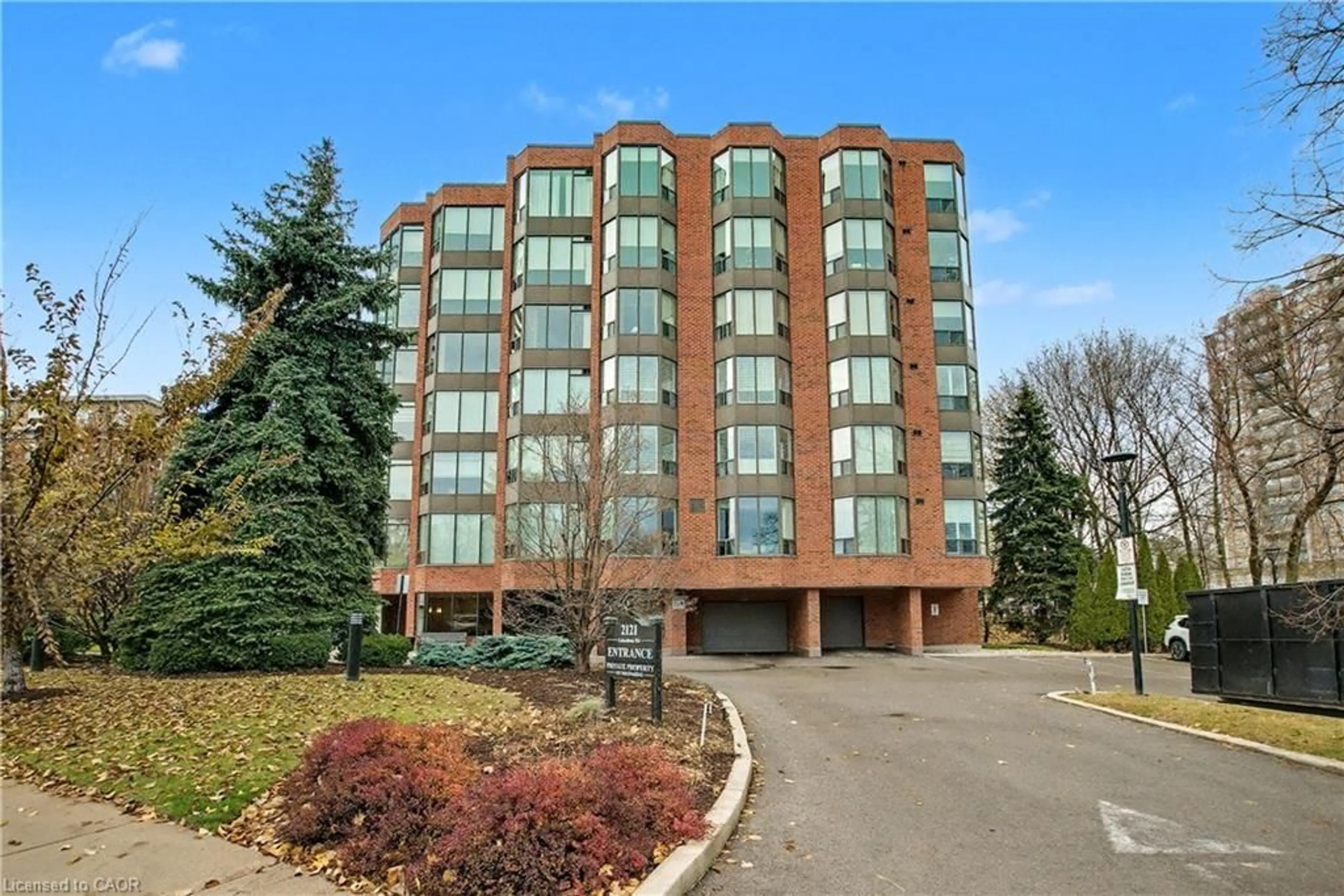Indoor foyer for 2121 Lakeshore Rd #603, Burlington Ontario L7R 1C9