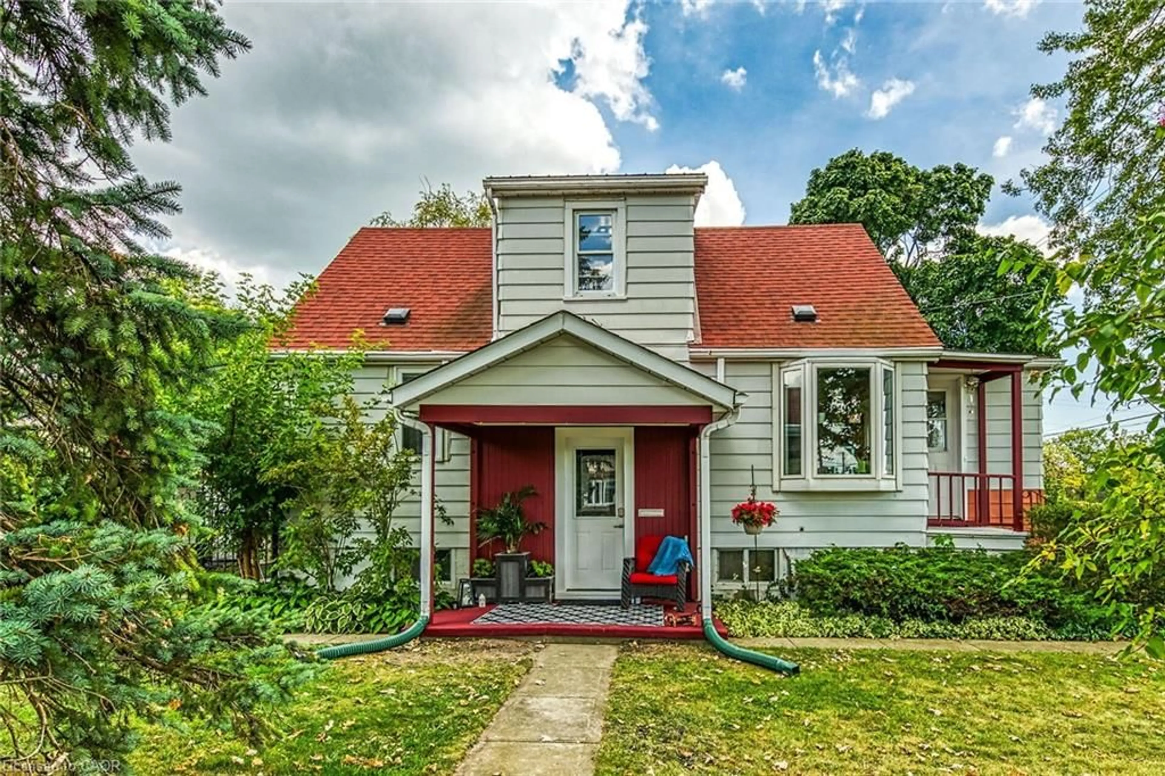 Home with brick exterior material, street for 805 Broad St, Dunnville Ontario N1A 1H4