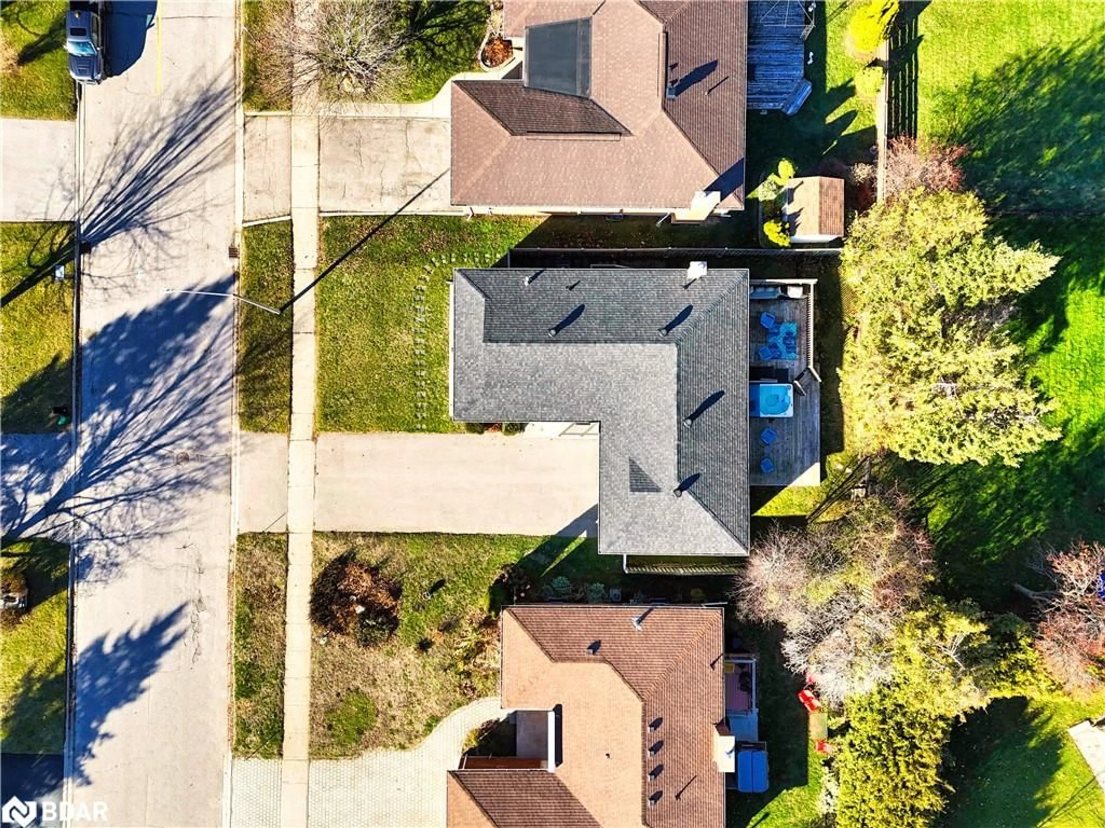 A pic from outside/outdoor area/front of a property/back of a property/a pic from drone, street for 6 Lindsay Cres, Orillia Ontario L3V 9G3