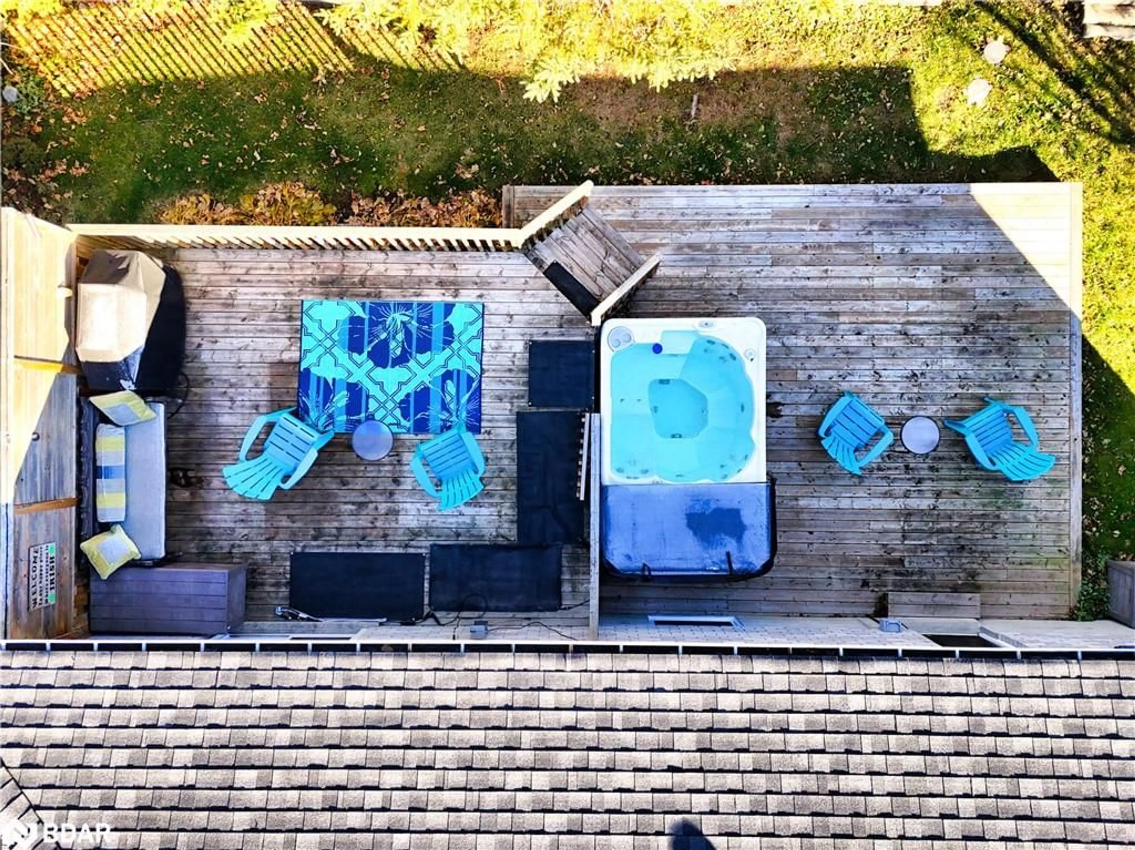 A pic from outside/outdoor area/front of a property/back of a property/a pic from drone, unknown for 6 Lindsay Cres, Orillia Ontario L3V 9G3