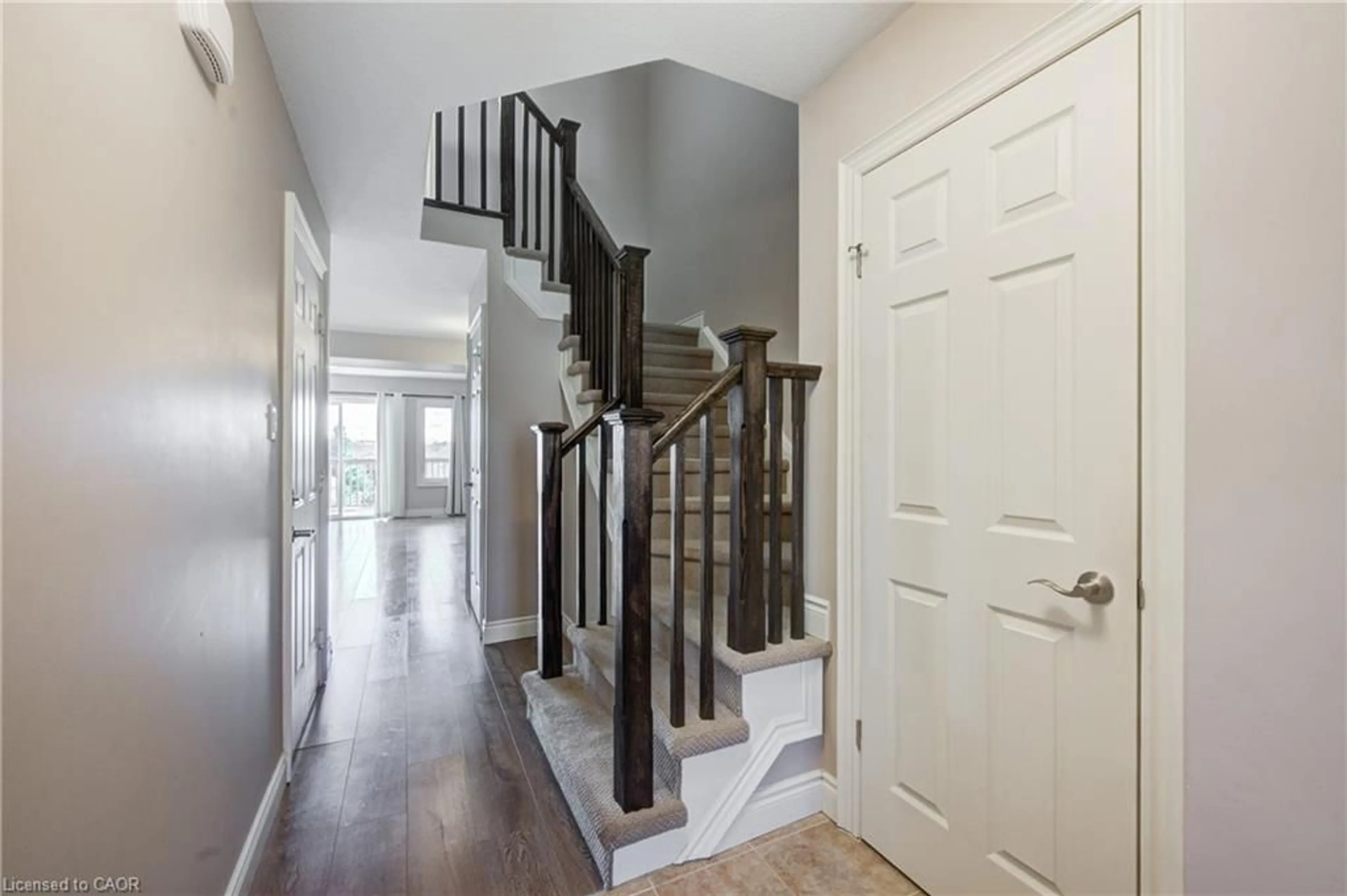 Indoor entryway for 175 Ingersoll St #22, Ingersoll Ontario N5C 0B9