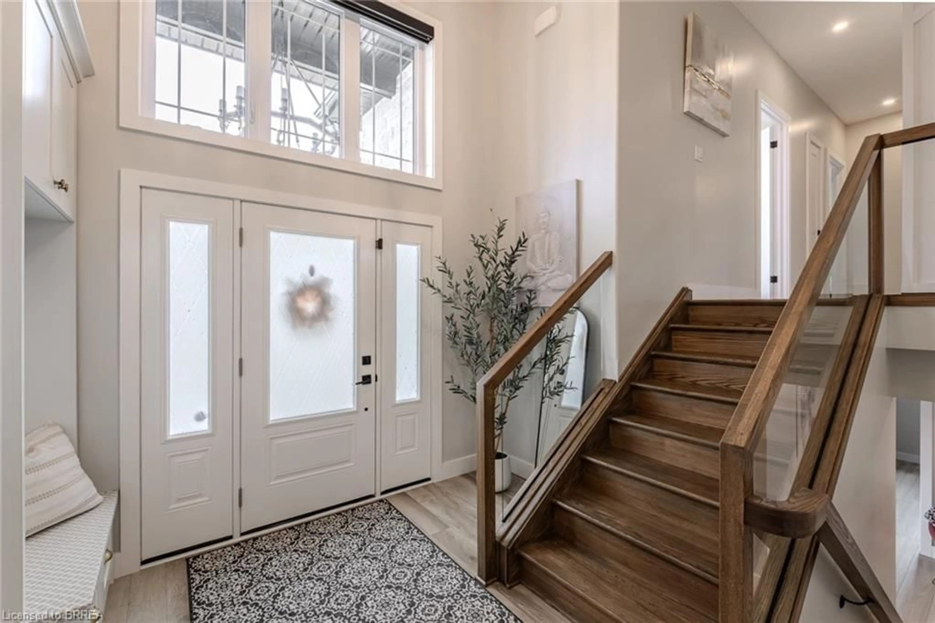 Indoor entryway for 1920 Turkey Point Rd, Simcoe Ontario N3Y 4J9