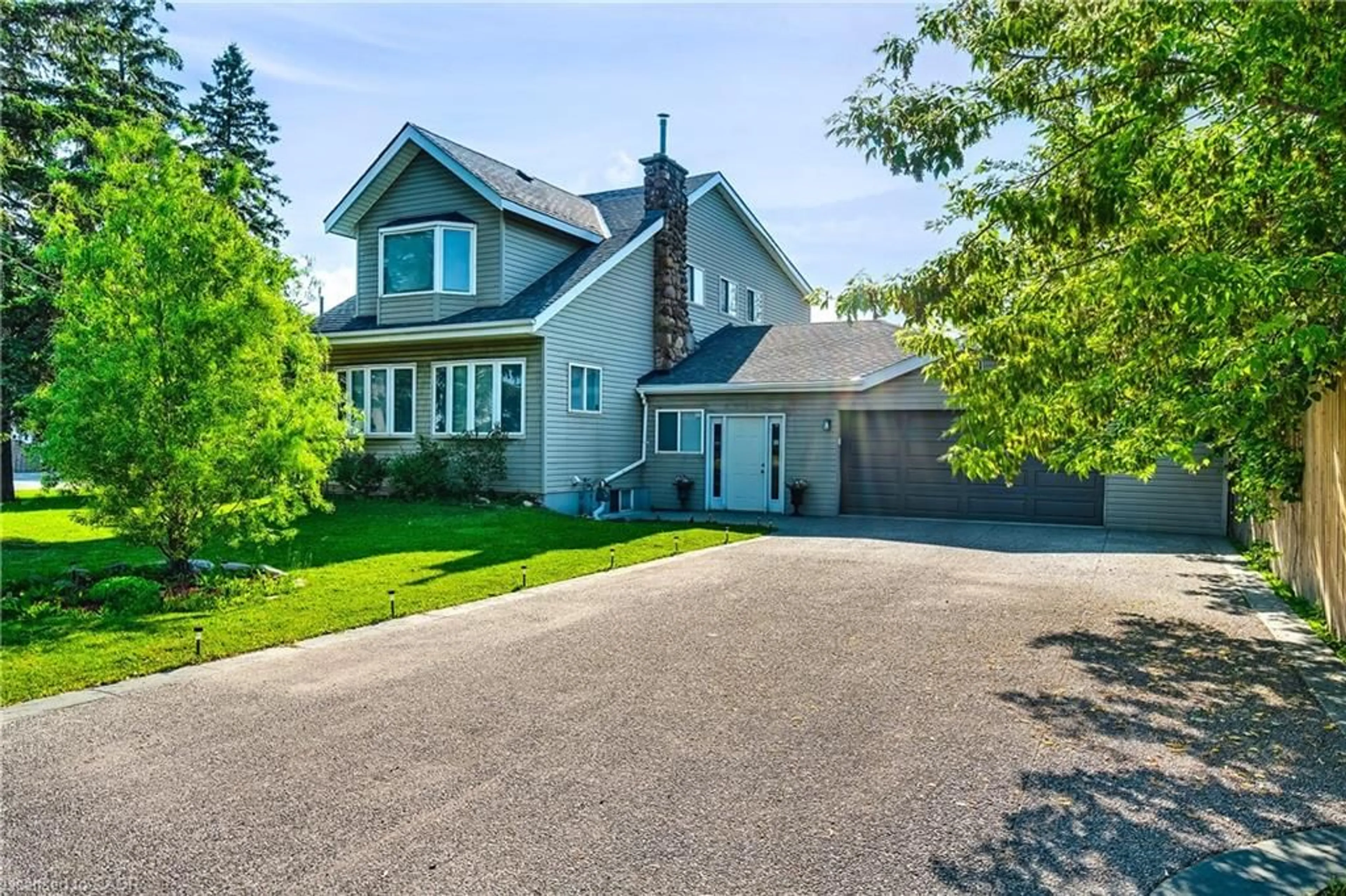 A pic from outside/outdoor area/front of a property/back of a property/a pic from drone, street for 322 Jones Rd, Hamilton Ontario L8E 5N2