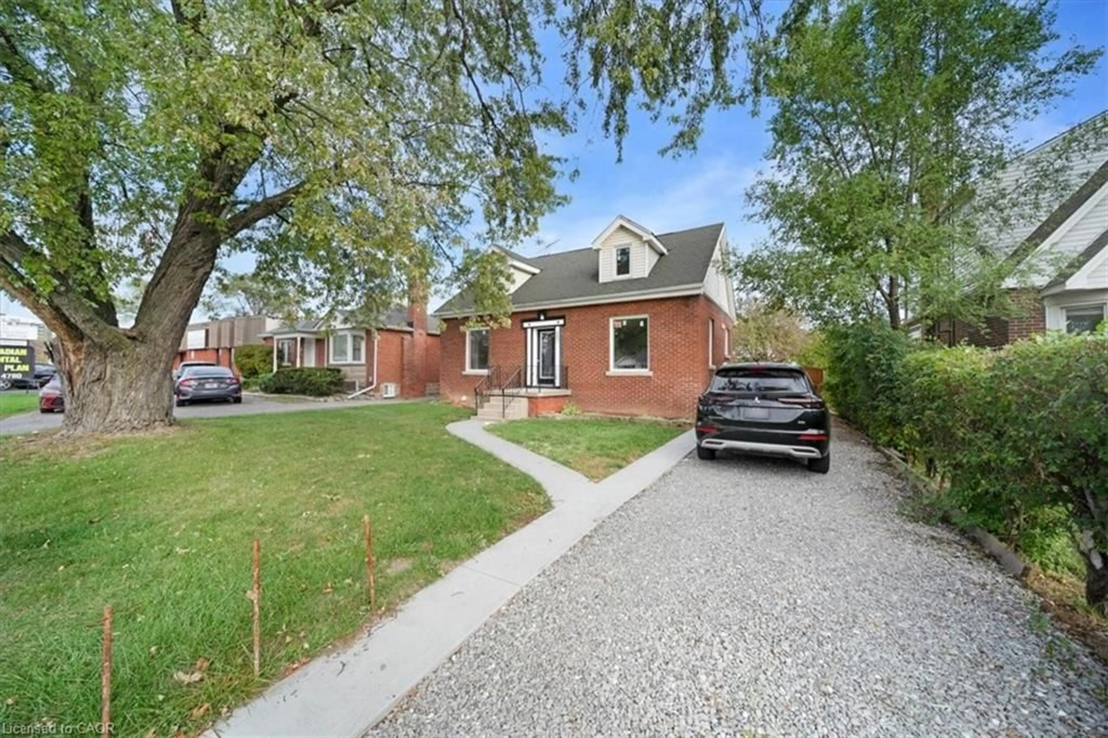 Home with brick exterior material, street for 687 Upper James St, Hamilton Ontario L9C 2Z4
