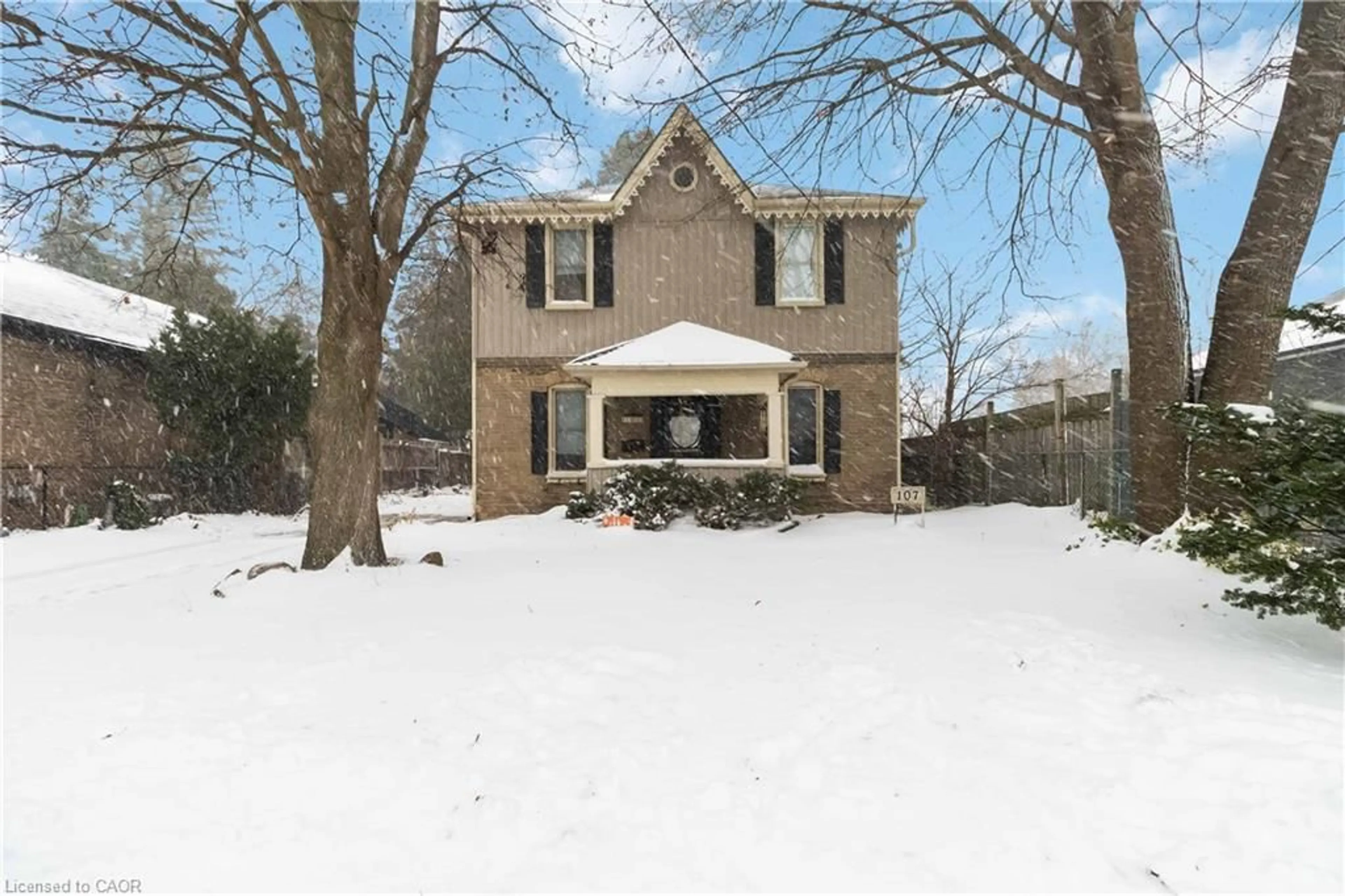 A pic from outside/outdoor area/front of a property/back of a property/a pic from drone, street for 107 Grand St, Brantford Ontario N3R 4B5