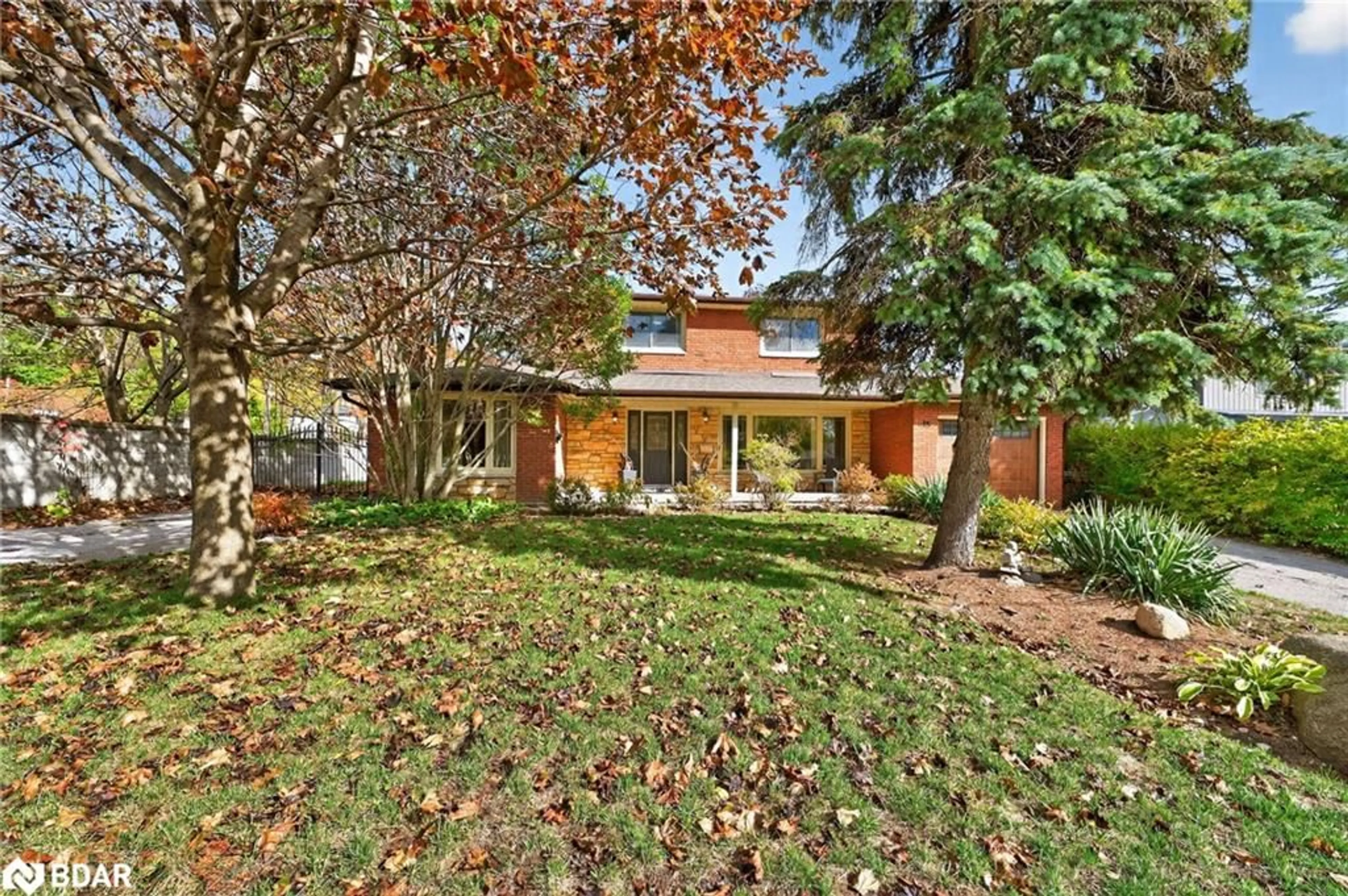 Unknown for 15 Rodney St, Barrie Ontario L4M 4B5