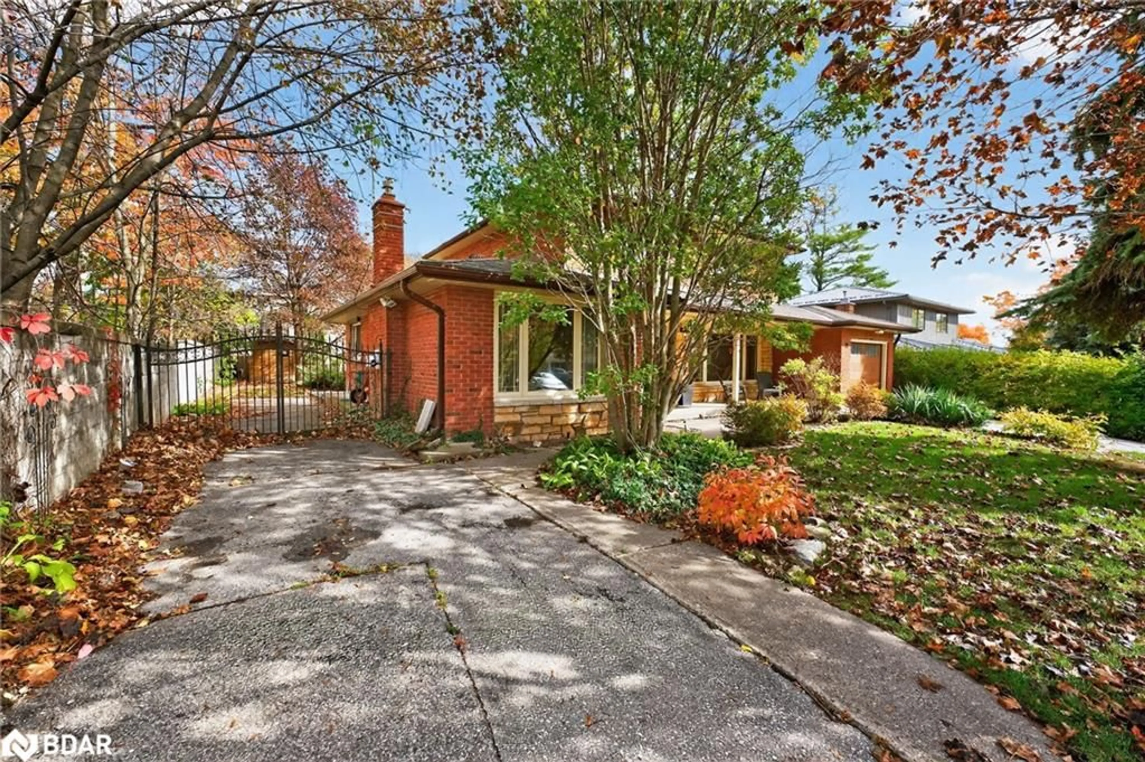 Home with brick exterior material, street for 15 Rodney St, Barrie Ontario L4M 4B5