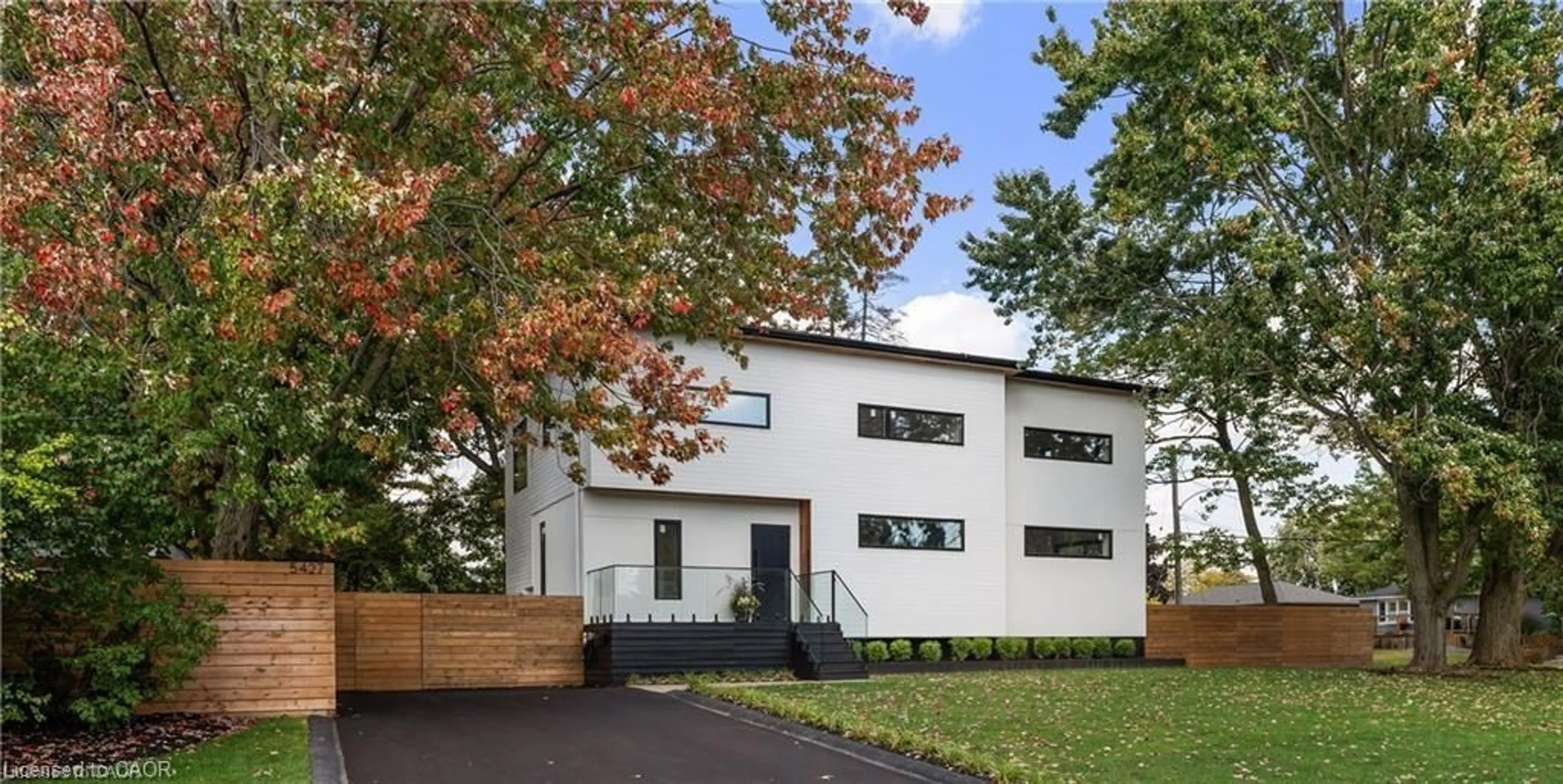 Home with brick exterior material, street for 5427 Anthony Pl, Burlington Ontario L7L 3G9